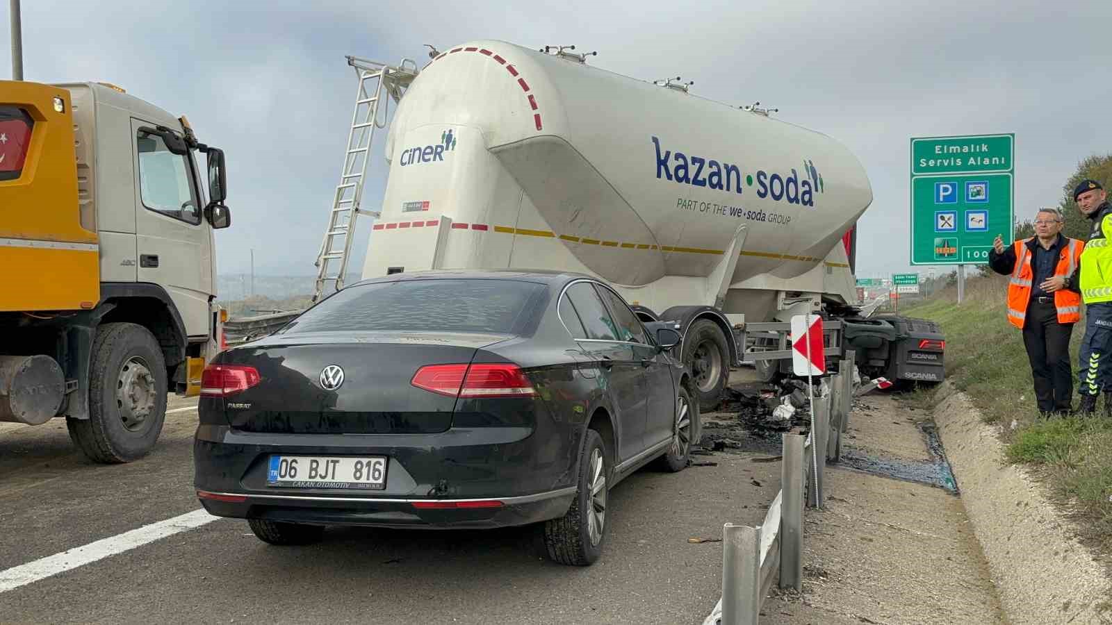 TEM’de karşı şeride geçen tanker ortalığı karıştırdı: 2 yaralı
