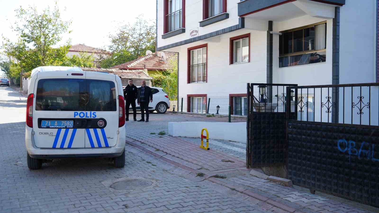 Boşanma sürecindeki çiftin tartışması kanlı bitti: Karısını tabancayla vurdu
