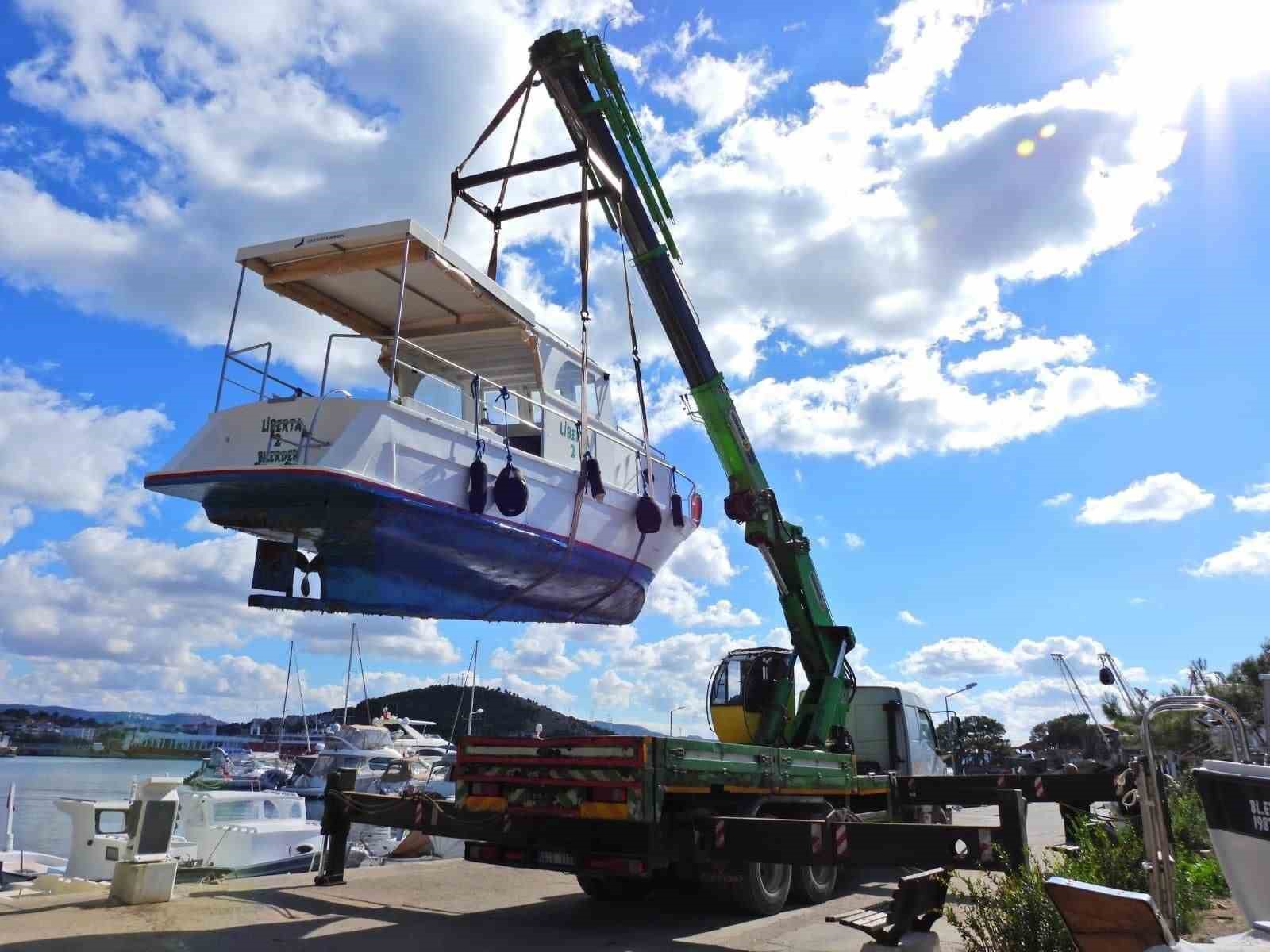 Erdek’te tekneler yeni sezona hazırlanıyor
