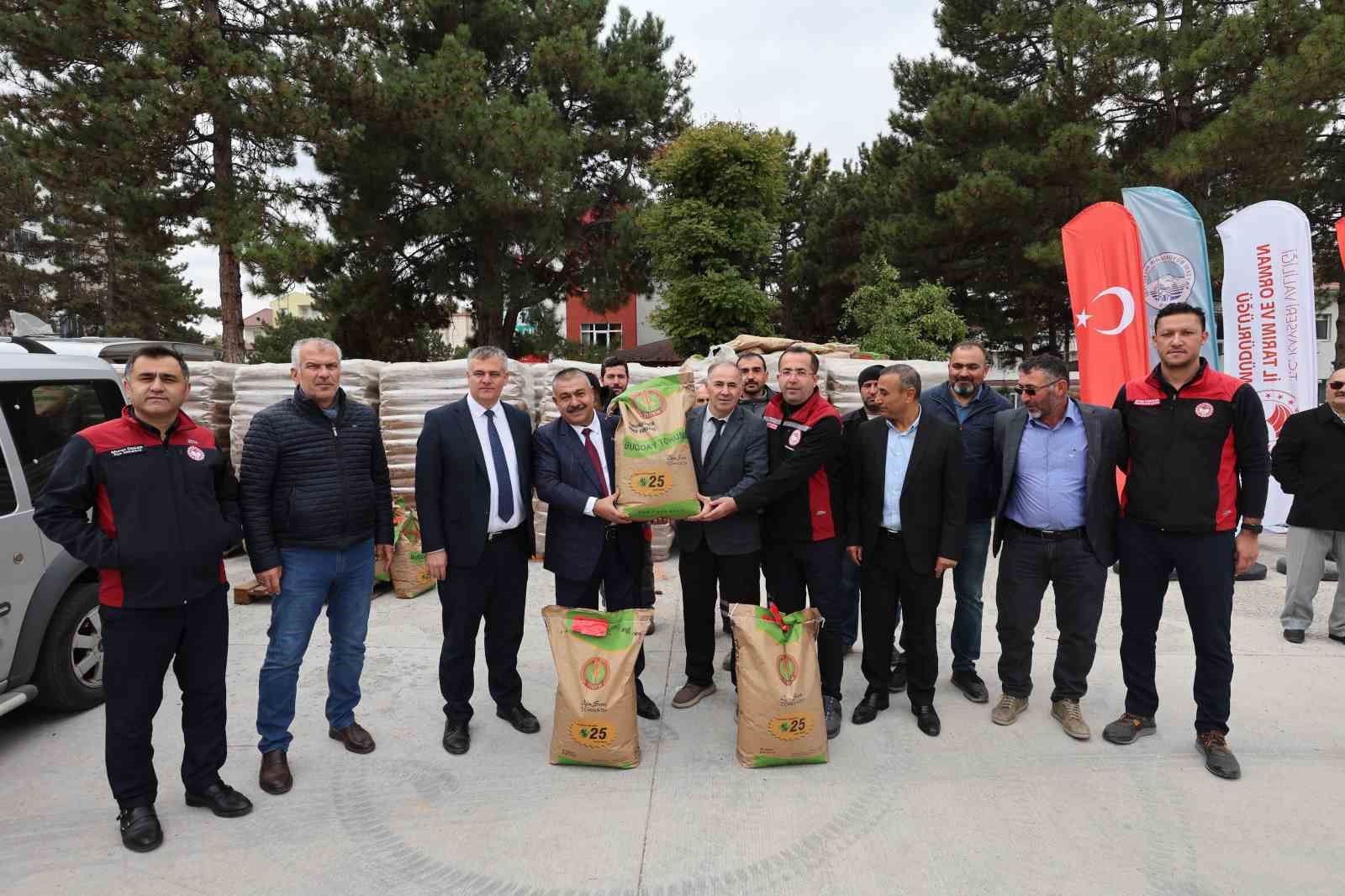 Doğal afetler nedeniyle mağdur olan çiftçilere tohum desteği
