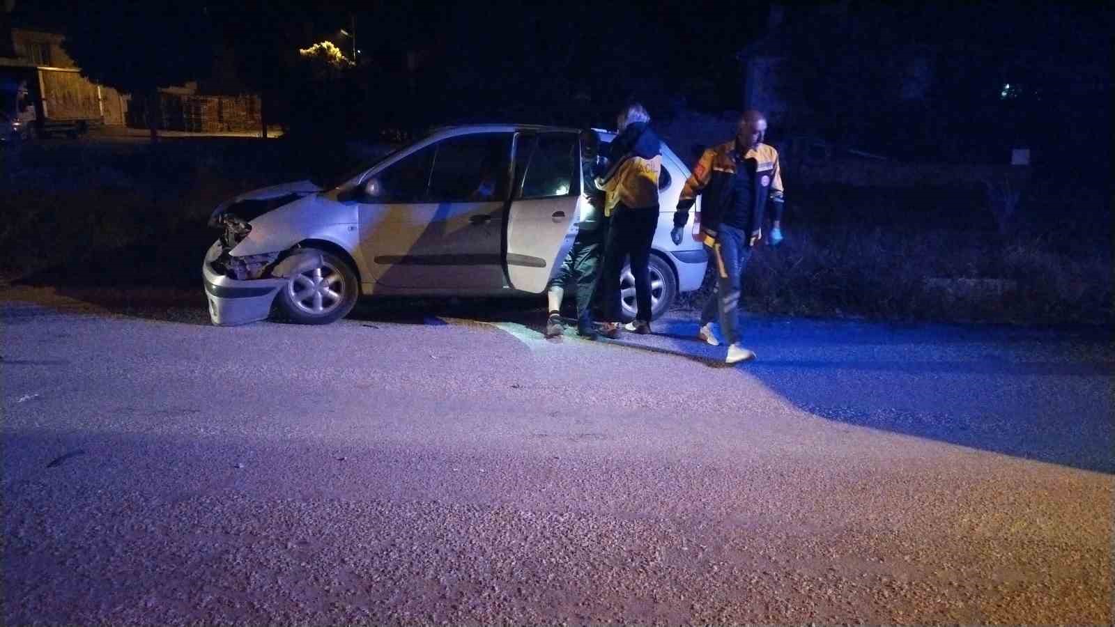 İki otomobil çarpıştı: 1’i polis 2 yaralı
