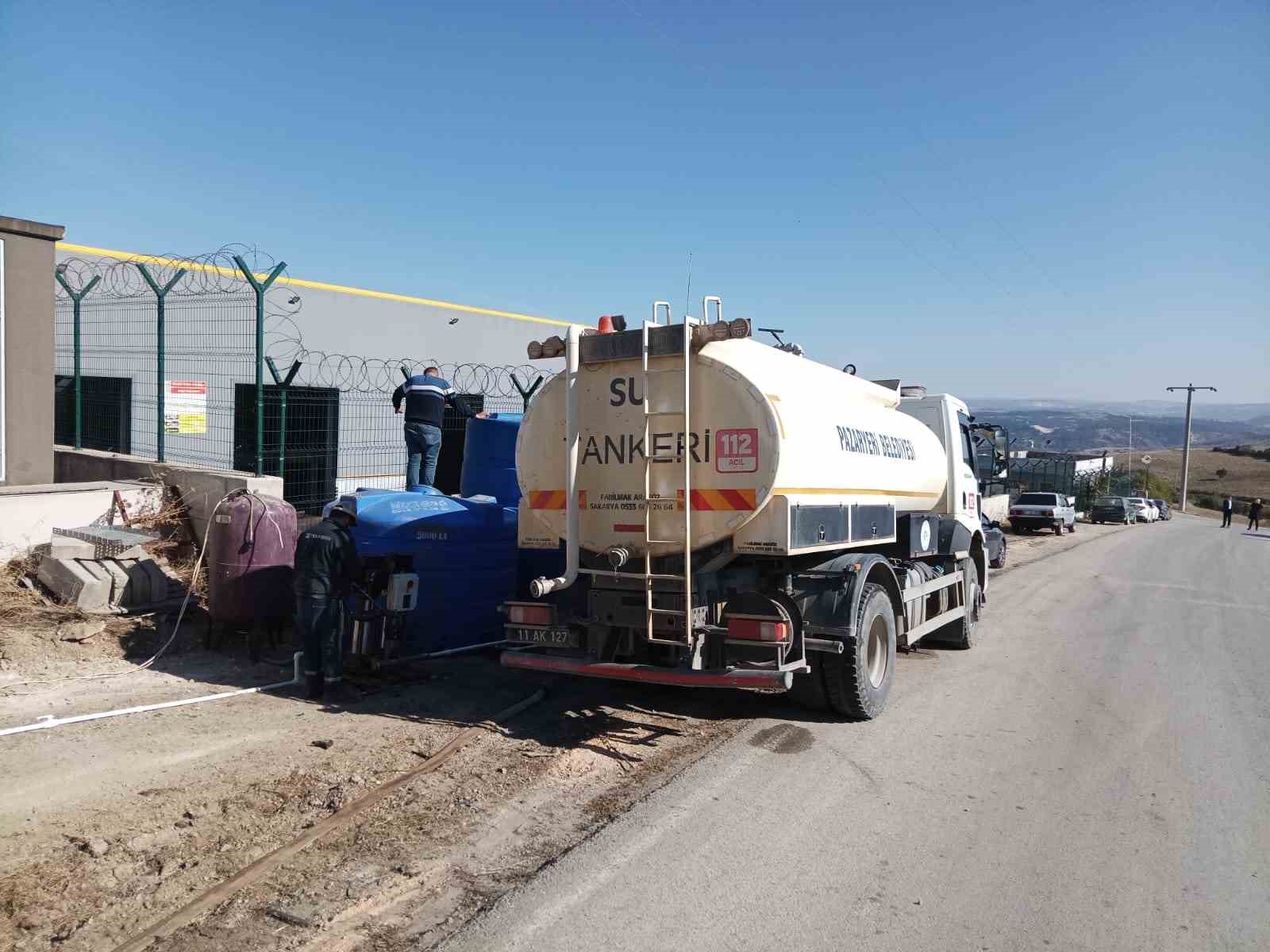 Suyu kesilen çöp tesisin yardımına Başkan Tekin koştu
