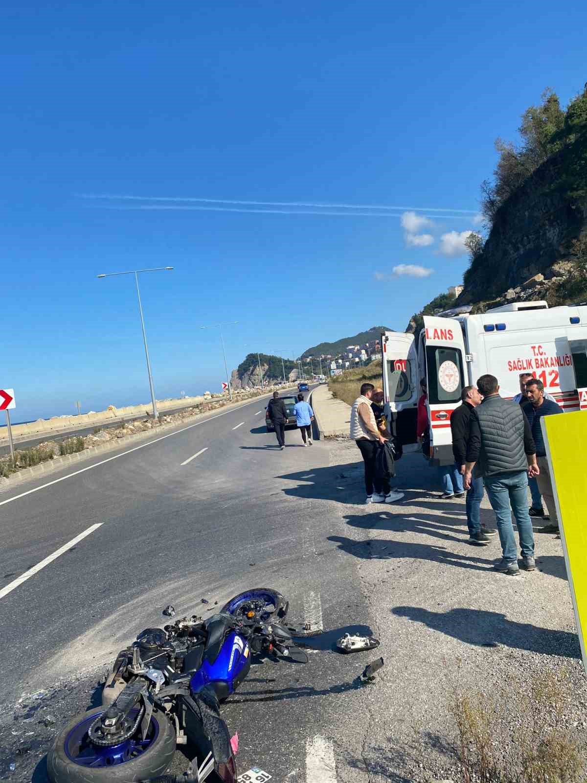 Motosiklet sürücüsü dönüş yapmak isterken tır çarptı
