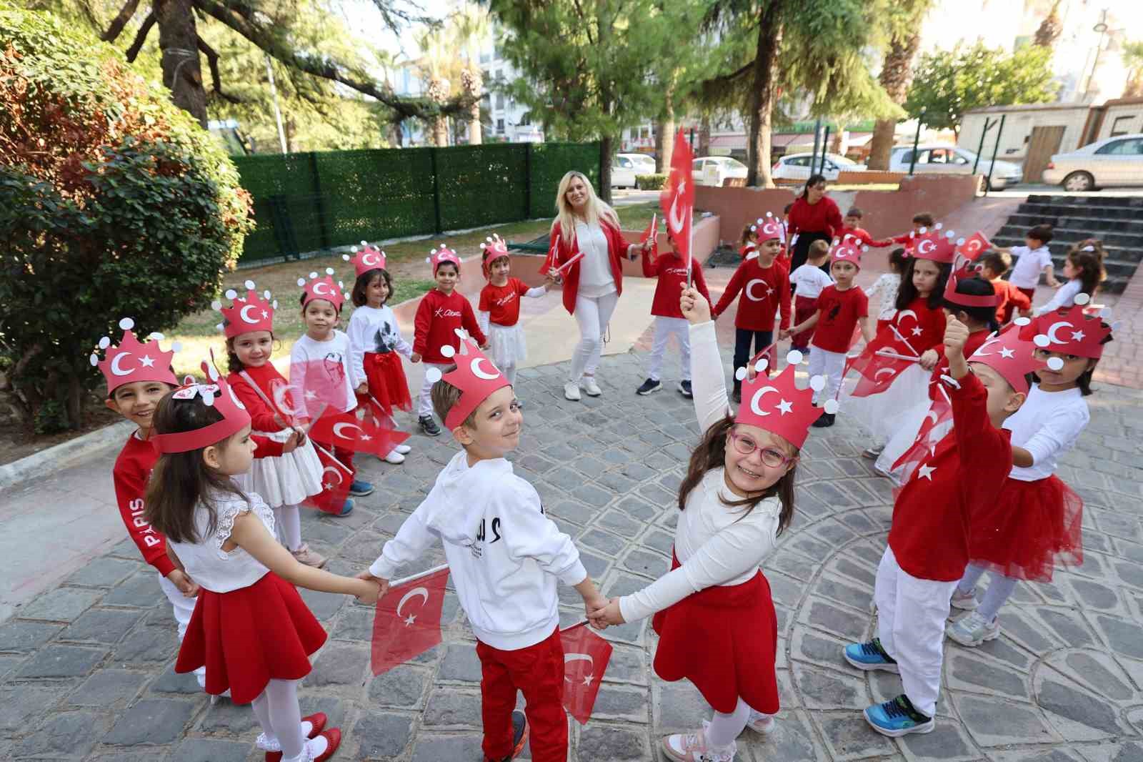 Şehzadeli miniklerin cumhuriyet coşkusu
