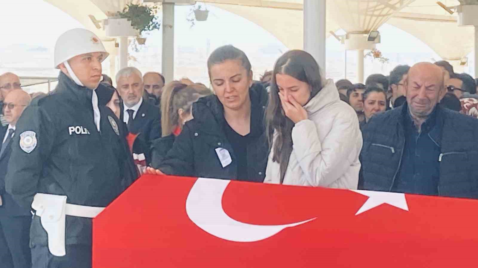 TUSAŞ saldırısında şehit olan güvenlik görevlisi Atakan Şahin Erdoğan son yolculuğuna uğurlandı
