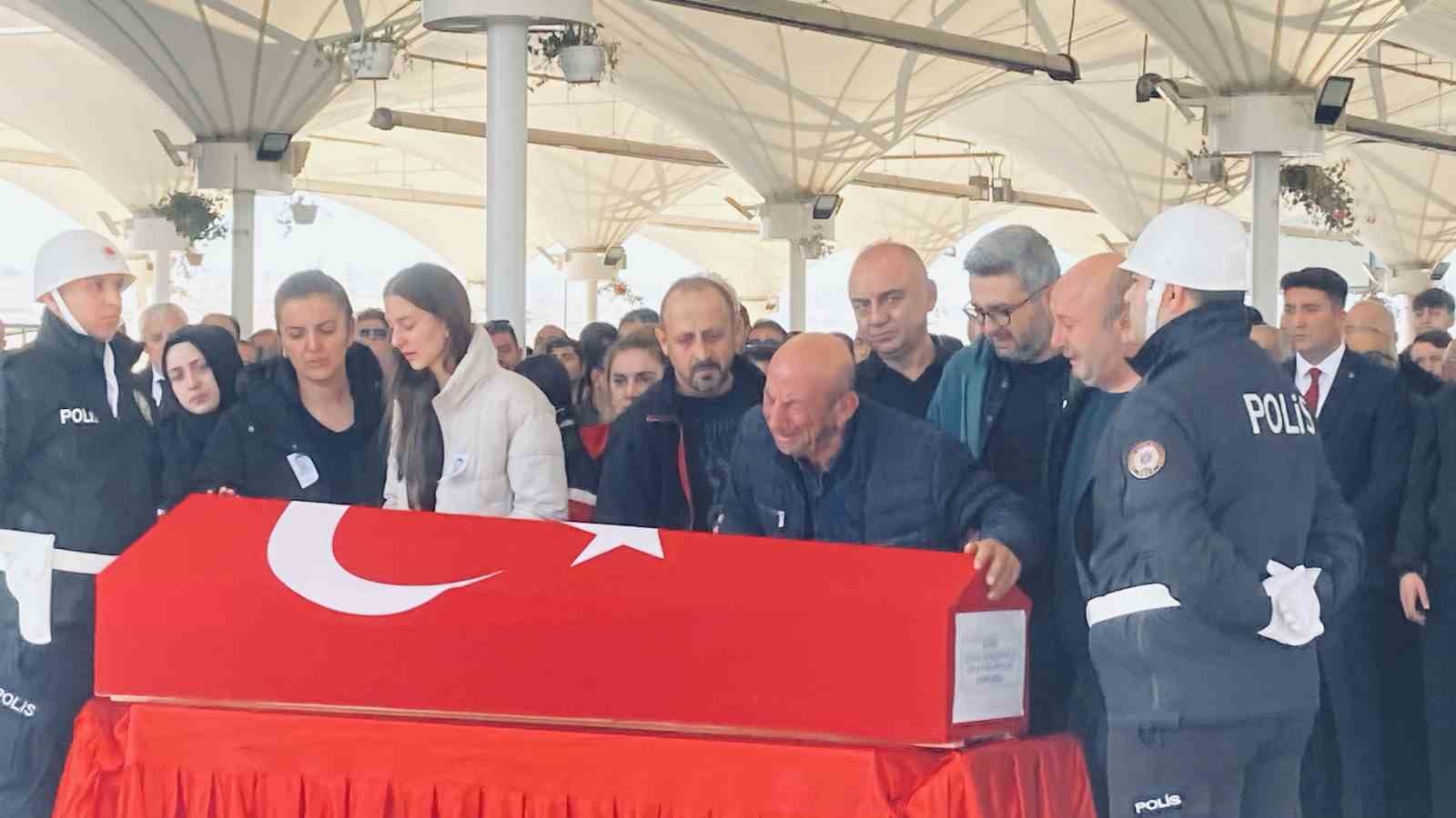 TUSAŞ saldırısında şehit olan güvenlik görevlisi Atakan Şahin Erdoğan son yolculuğuna uğurlandı
