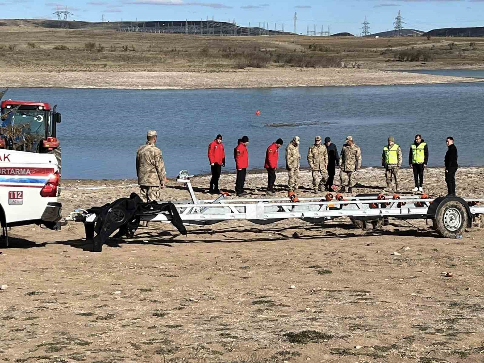 İntihar etmek için gölete gittiğini söyleyen genç 17 saattir aranıyor
