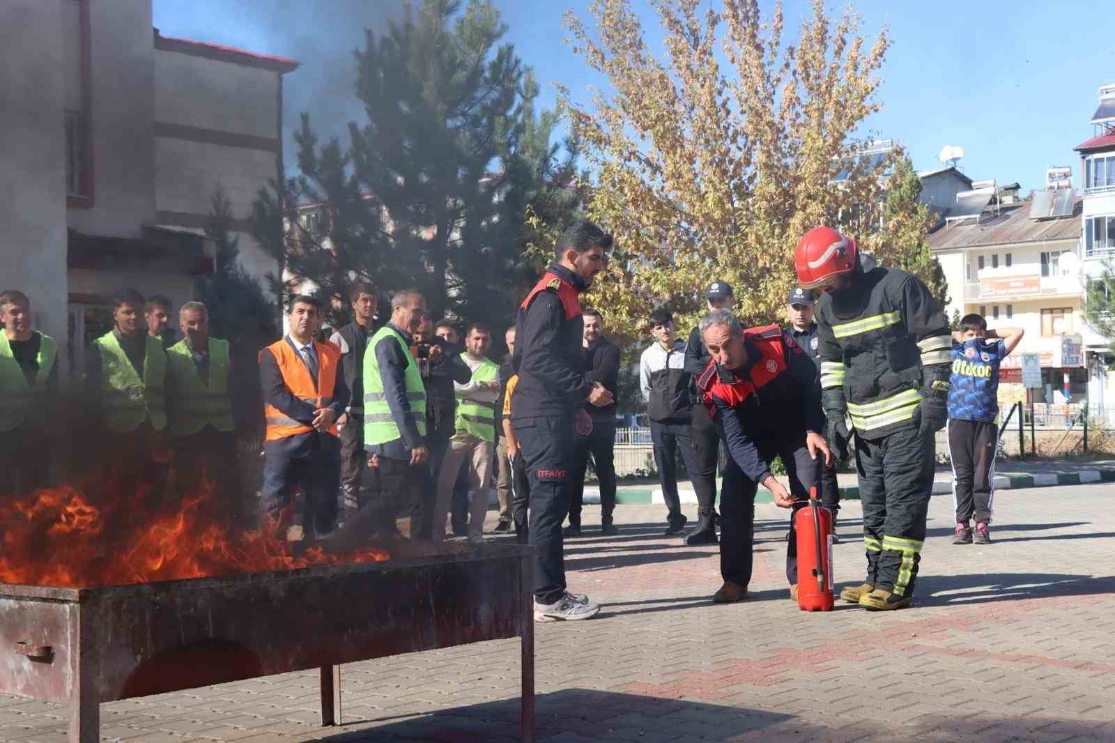 Bingöl’de hastane personeline yangın eğitimi
