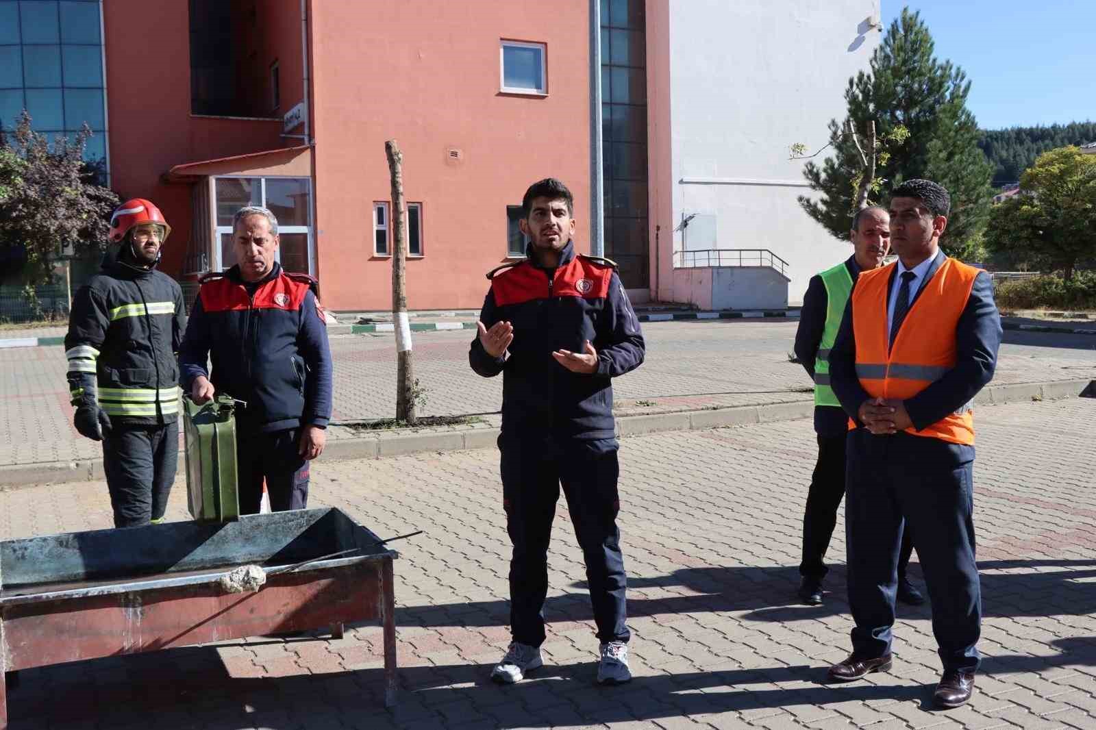 Bingöl’de hastane personeline yangın eğitimi
