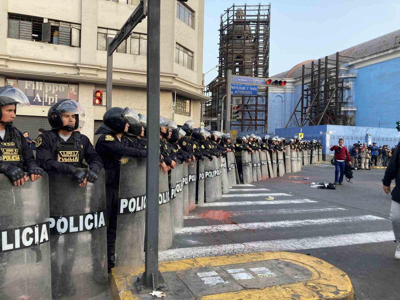 Peru’da şiddet olayları nedeniyle otobüs şoförleri 3’üncü kez greve gitti
