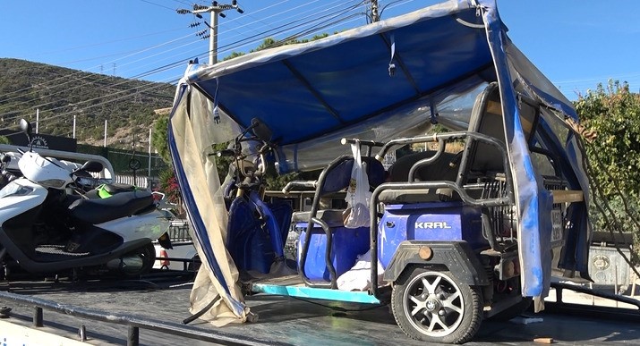 Kontrolden çıkan tır önce kaldırıma ardından motosiklete çarptı: 1 yaralı
