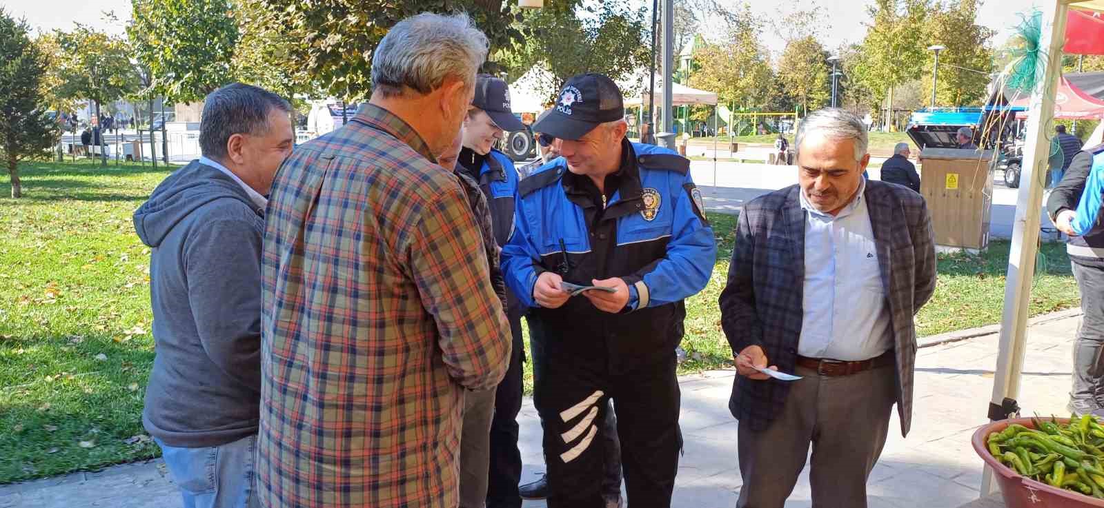 Polis kent merkezinde tek tek uyardı
