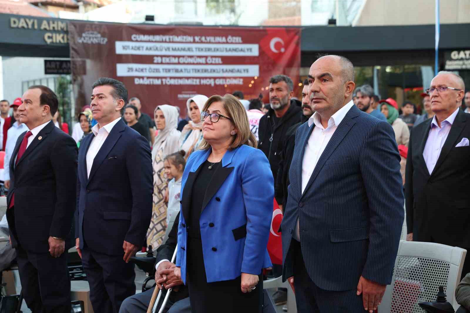 Gaziantep’te down sendromlu bireyler TUSAŞ şehitlerini andı, duygu dolu anlar yaşandı
