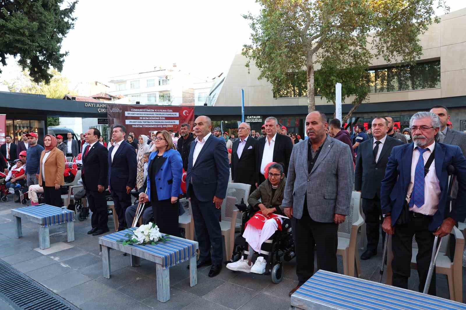 Gaziantep’te down sendromlu bireyler TUSAŞ şehitlerini andı, duygu dolu anlar yaşandı
