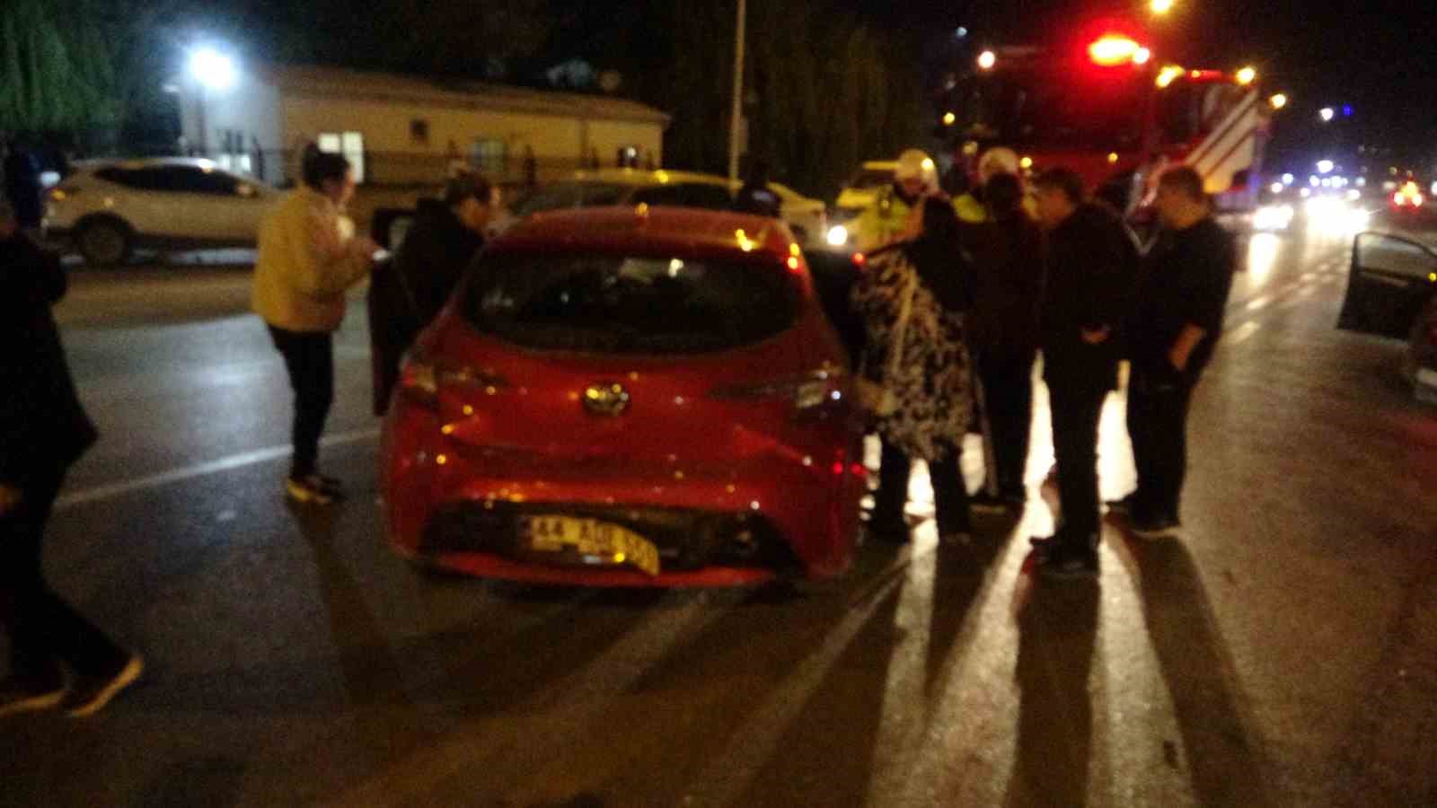 Malatya’da 3 aracın karıştığı kazada ortalık savaş alanına döndü: 4 yaralı
