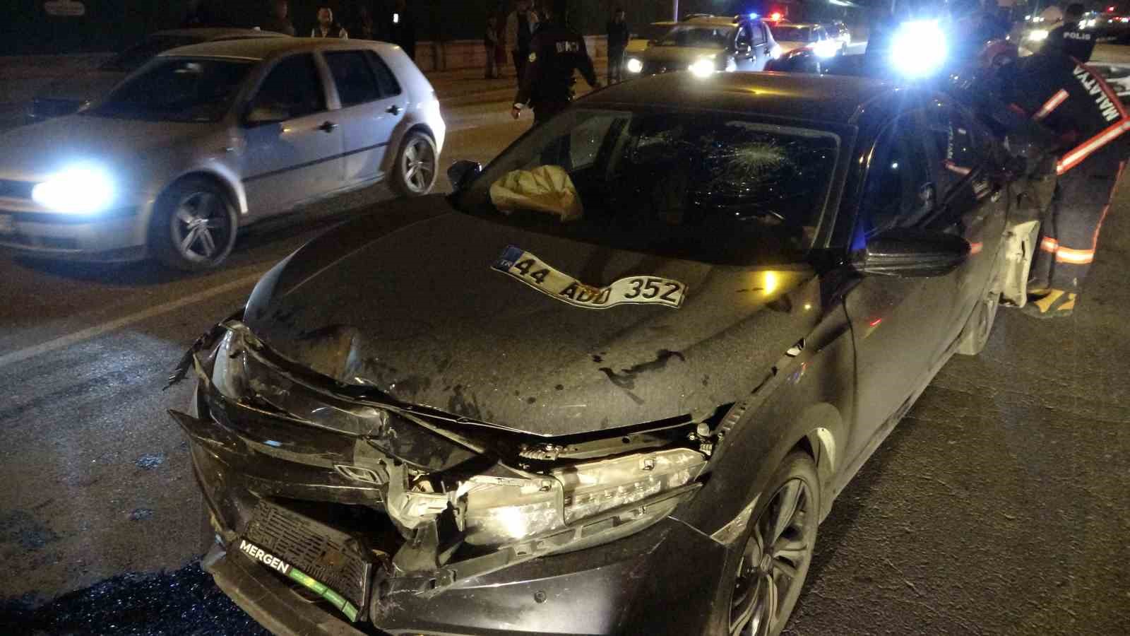 Malatya’da 3 aracın karıştığı kazada ortalık savaş alanına döndü: 4 yaralı
