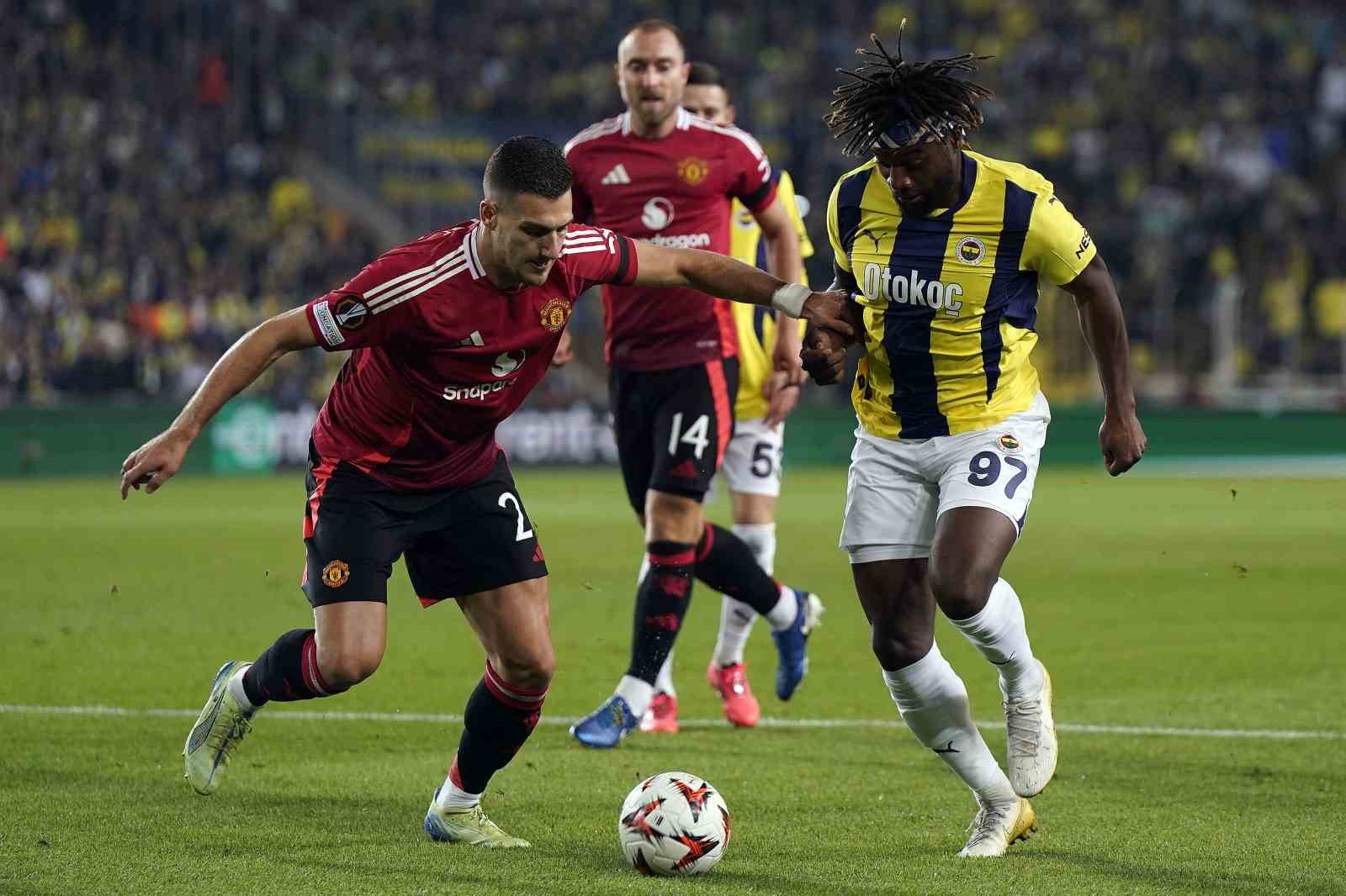 UEFA Avrupa Ligi: Fenerbahçe: 0 - Manchester United: 0 (Maç devam ediyor)
