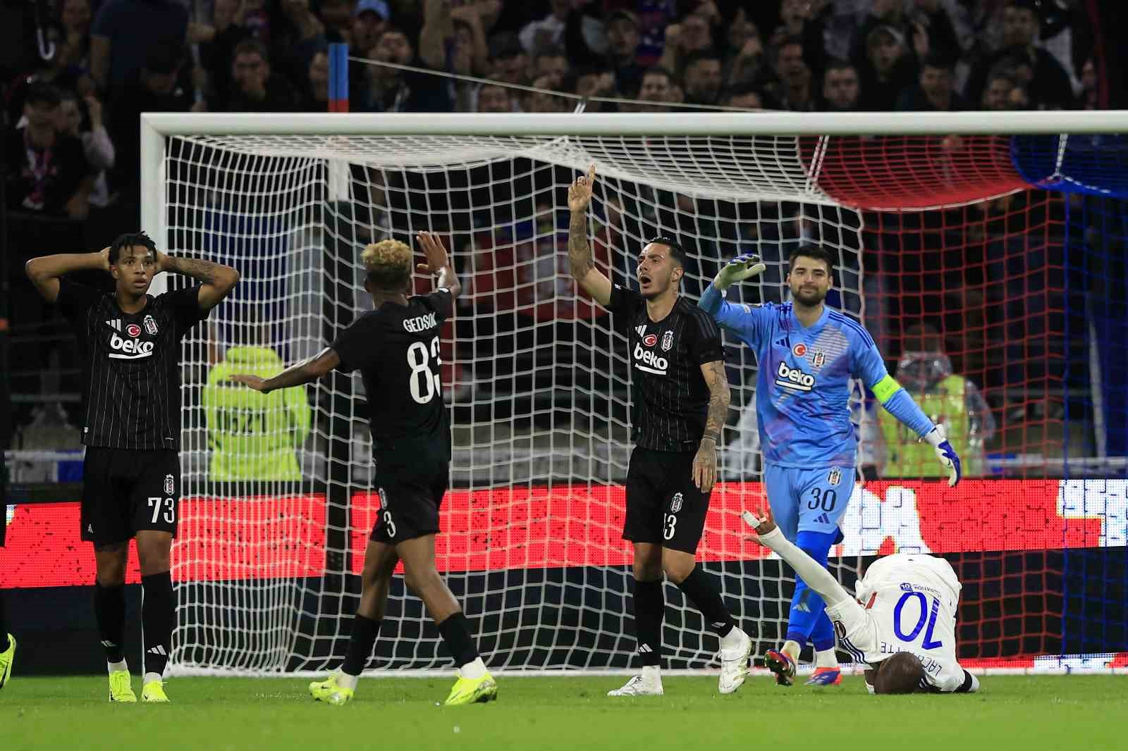 UEFA Avrupa Ligi: Lyon: 0 - Beşiktaş: 0 (İlk yarı)
