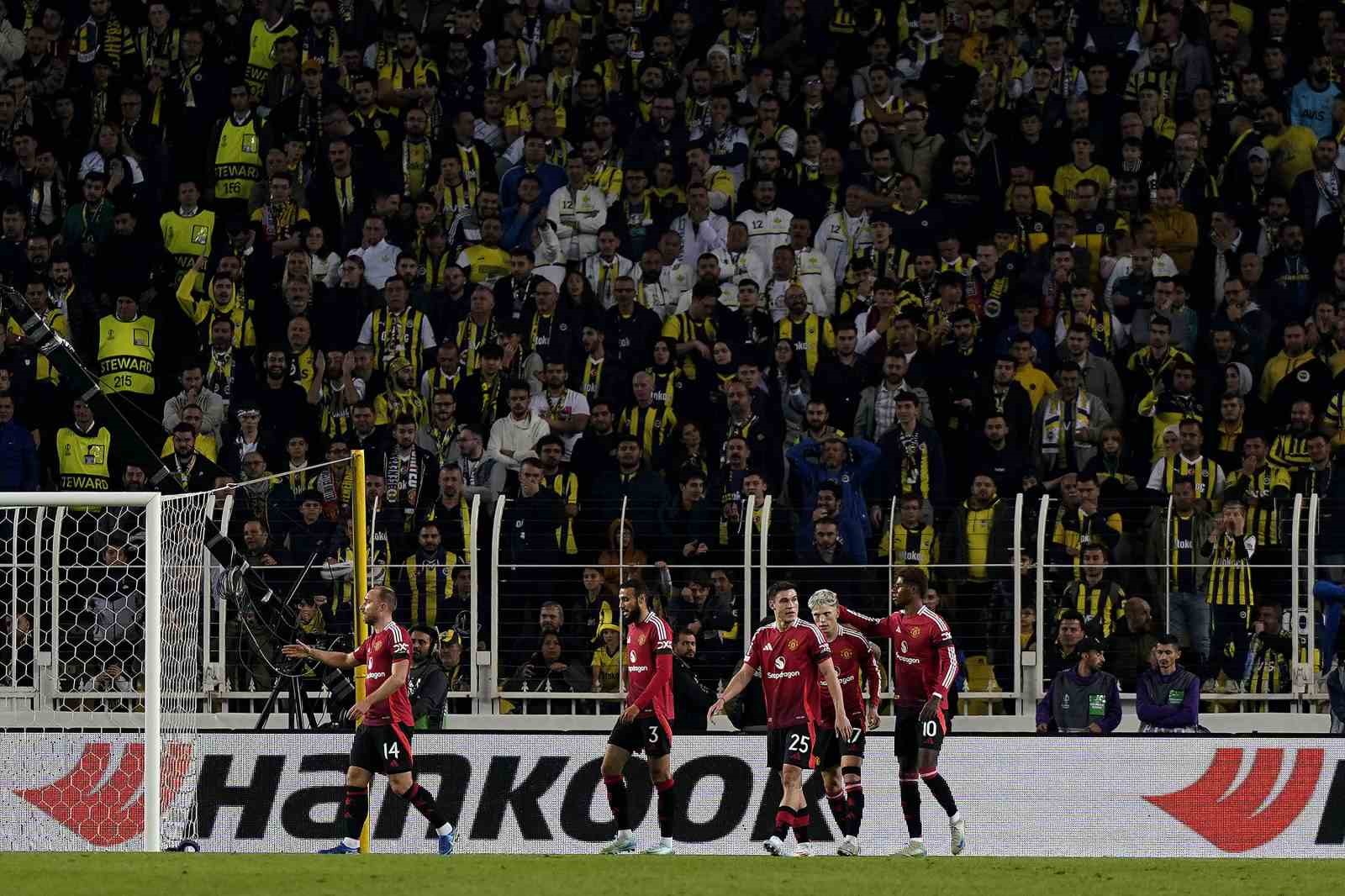 UEFA Avrupa Ligi: Fenerbahçe: 0 - Manchester United: 1 (İlk yarı)
