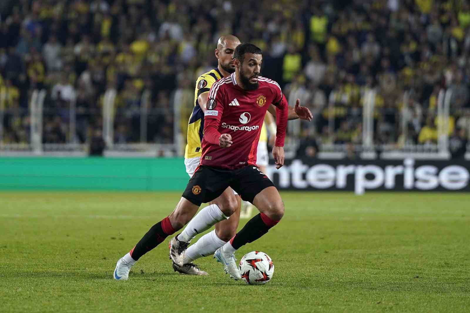 UEFA Avrupa Ligi: Fenerbahçe: 0 - Manchester United: 1 (İlk yarı)
