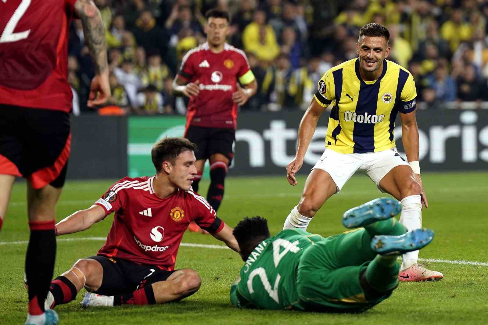 UEFA Avrupa Ligi: Fenerbahçe: 0 - Manchester United: 1 (İlk yarı)
