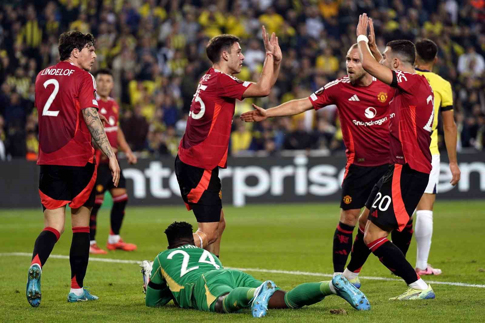 UEFA Avrupa Ligi: Fenerbahçe: 0 - Manchester United: 1 (İlk yarı)
