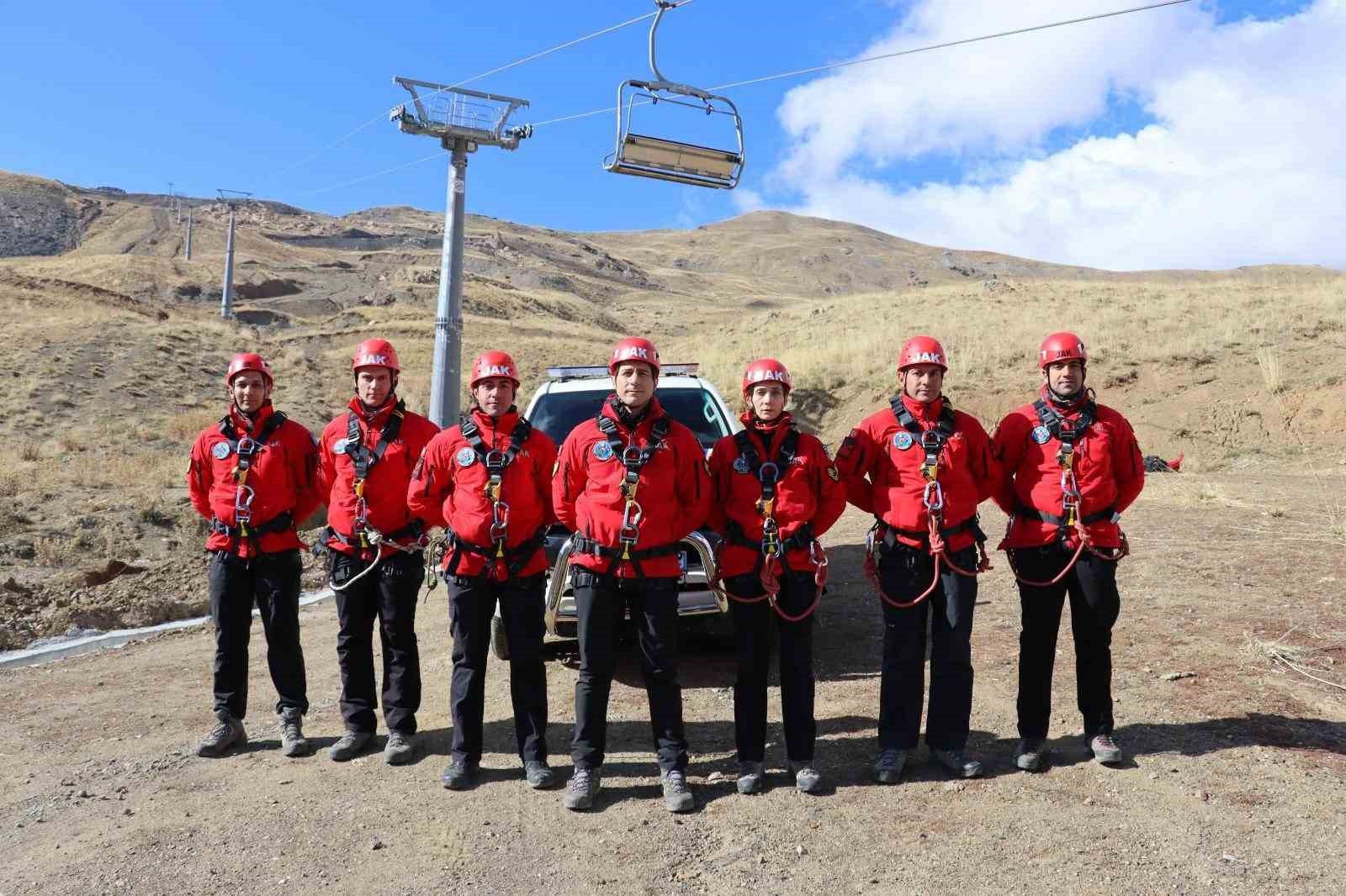 JAK timinden nefes kesen kurtarma tatbikatı
