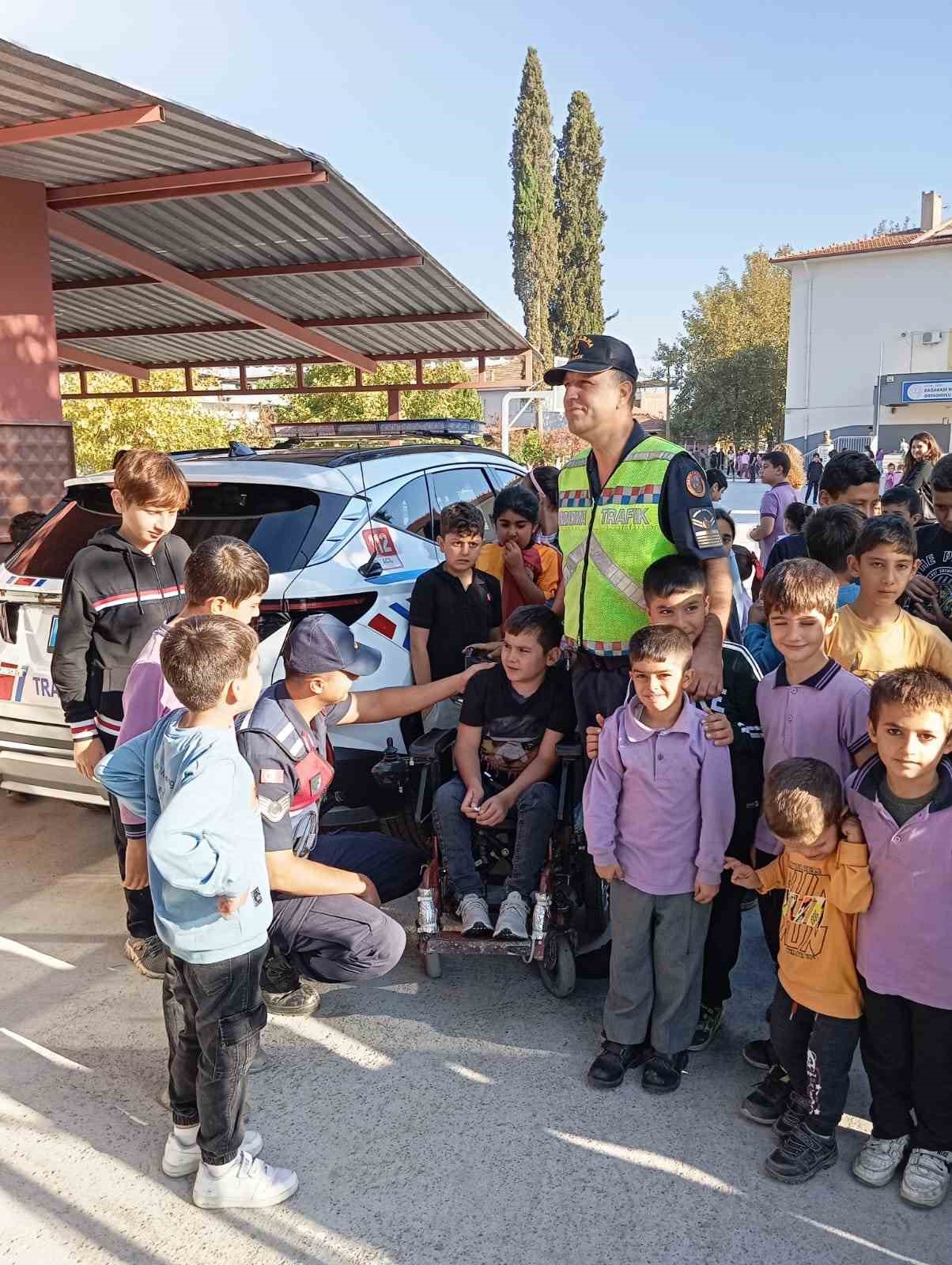 Jandarma Sökeli öğrencileri bilgilendirdi
