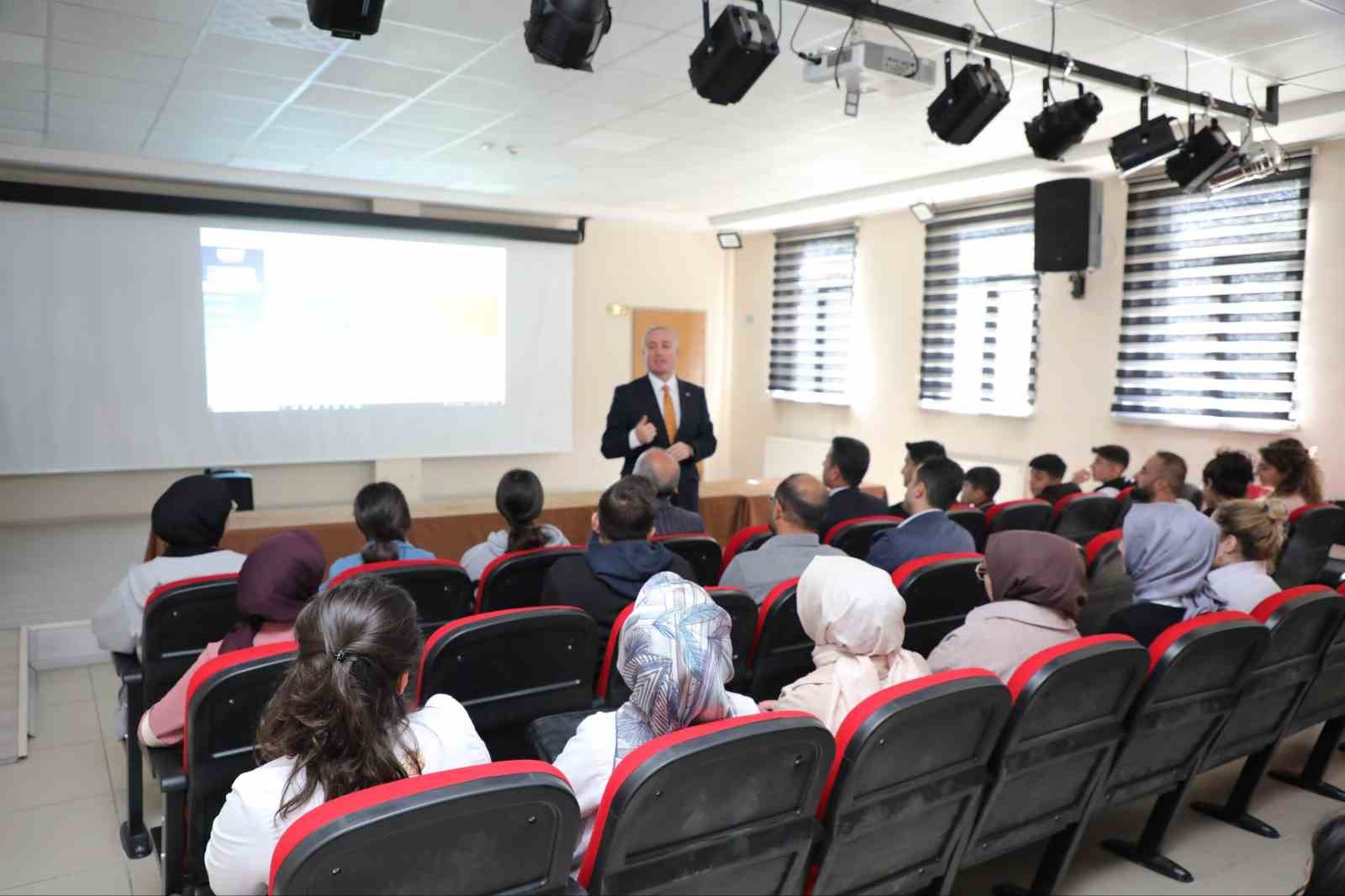 Ağrı Milli Eğitim Müdürü Kökrek, öğrencilere MEBİ’yi tanıttı
