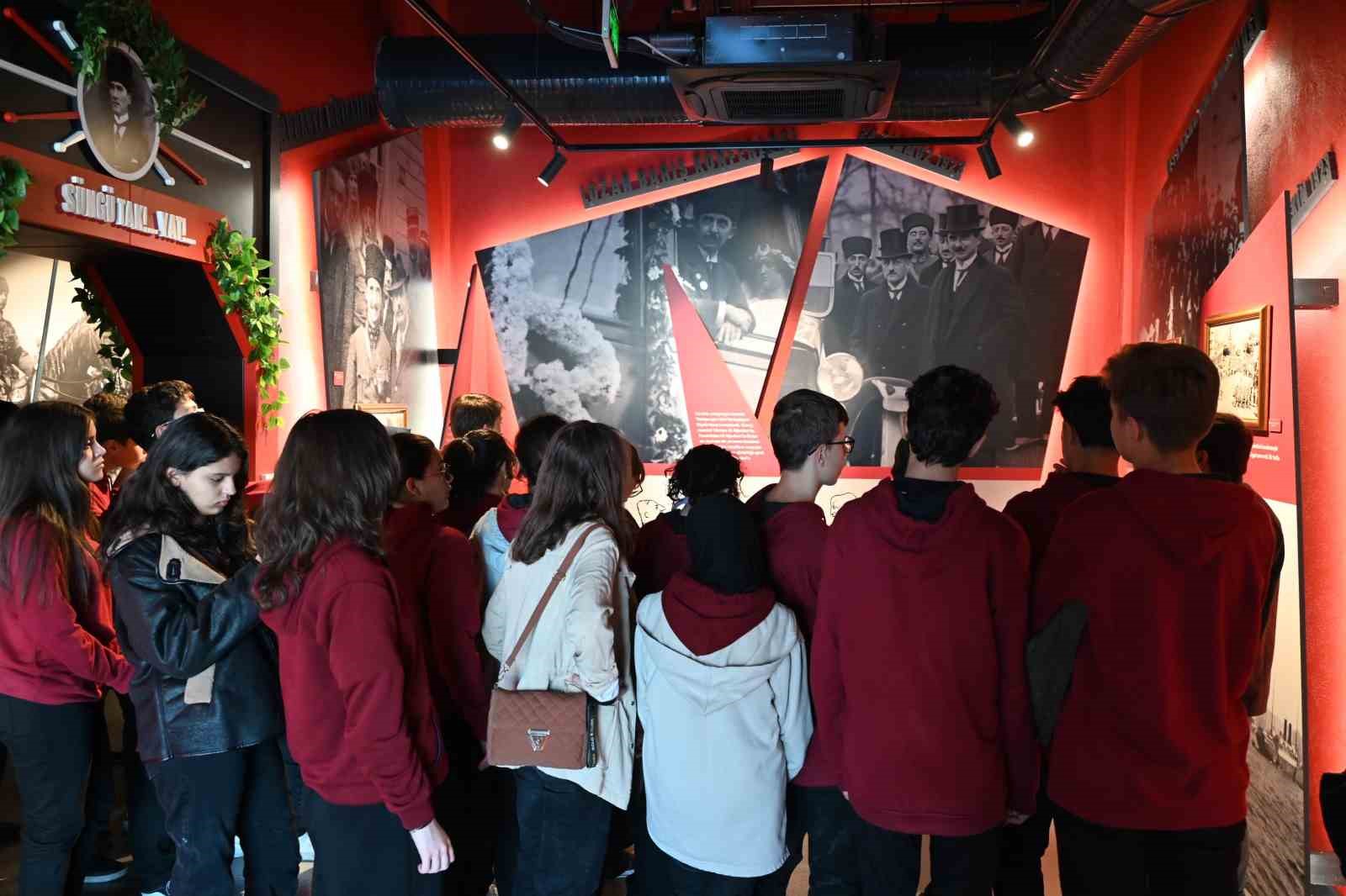 Fen Lisesi öğrencilerinden Anı Evi’ne uçurtmalı ziyaret
