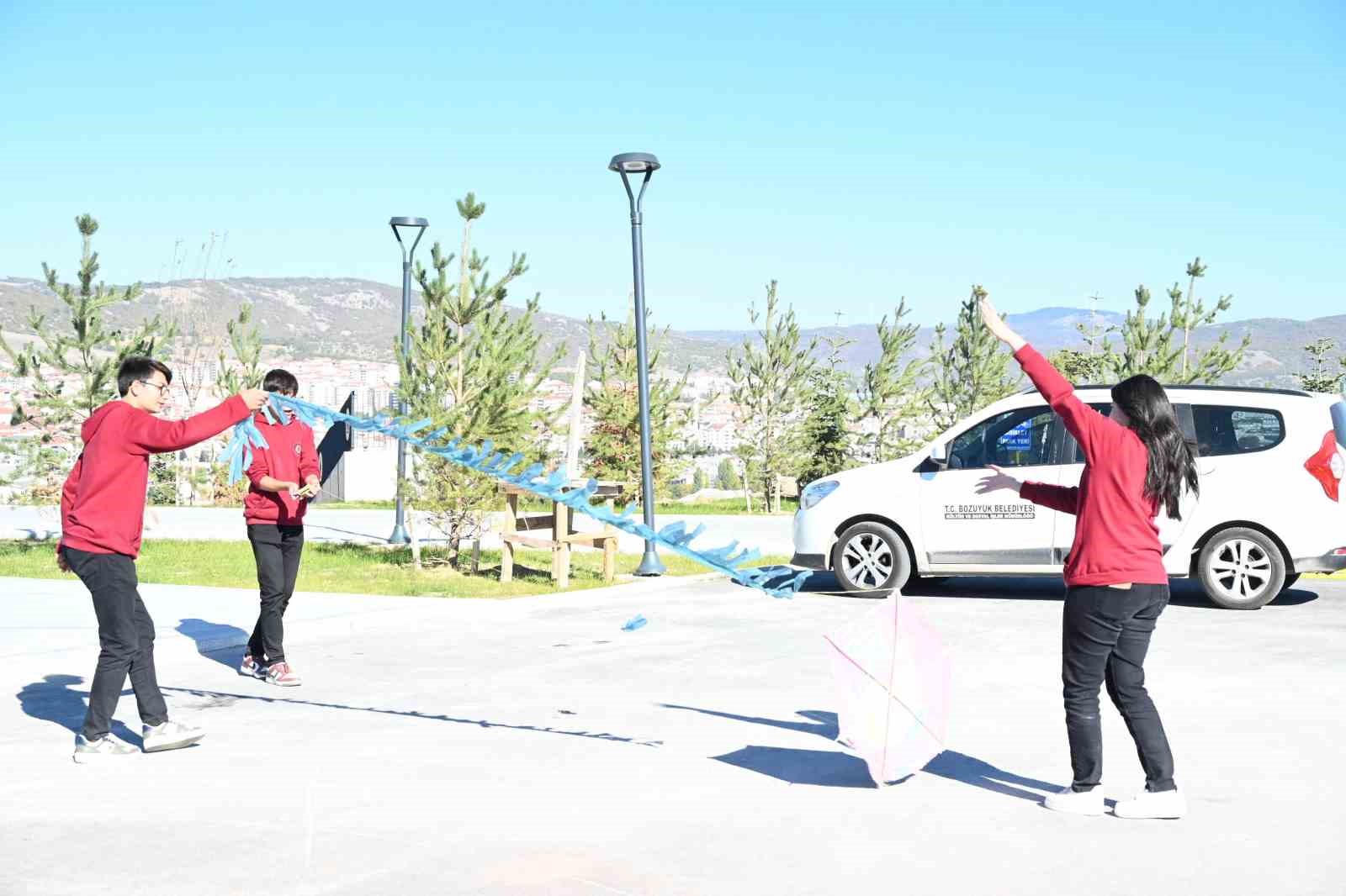 Fen Lisesi öğrencilerinden Anı Evi’ne uçurtmalı ziyaret
