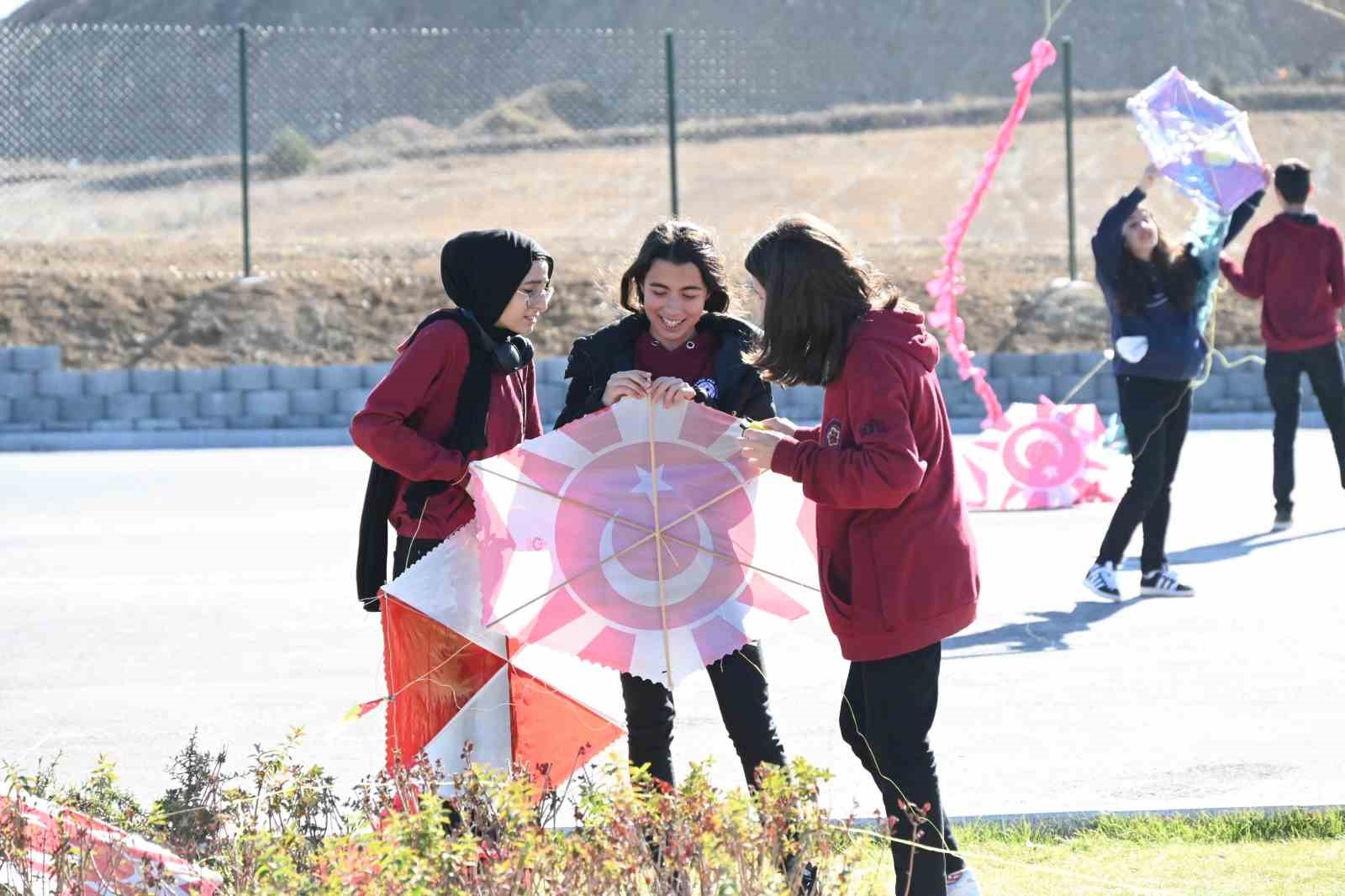 Fen Lisesi öğrencilerinden Anı Evi’ne uçurtmalı ziyaret
