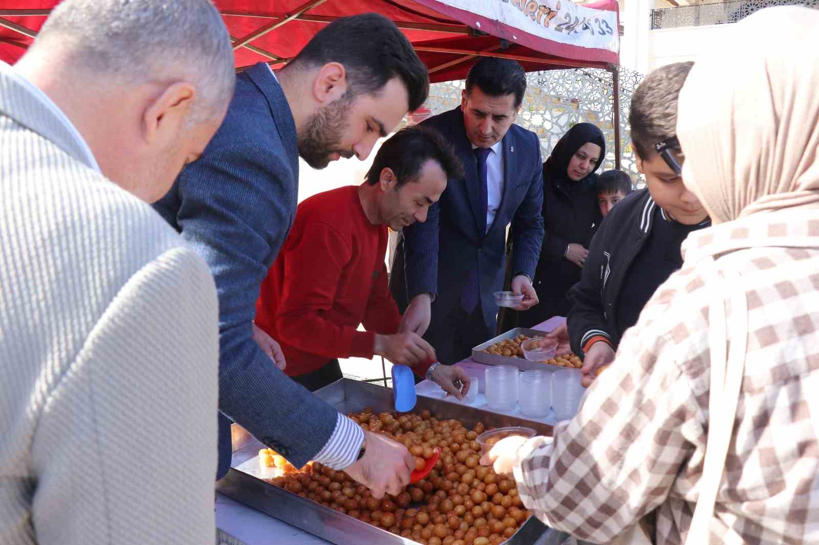 AK Parti Denizli Teşkilatı, TUSAŞ şehitleri için lokma hayrı yaptı
