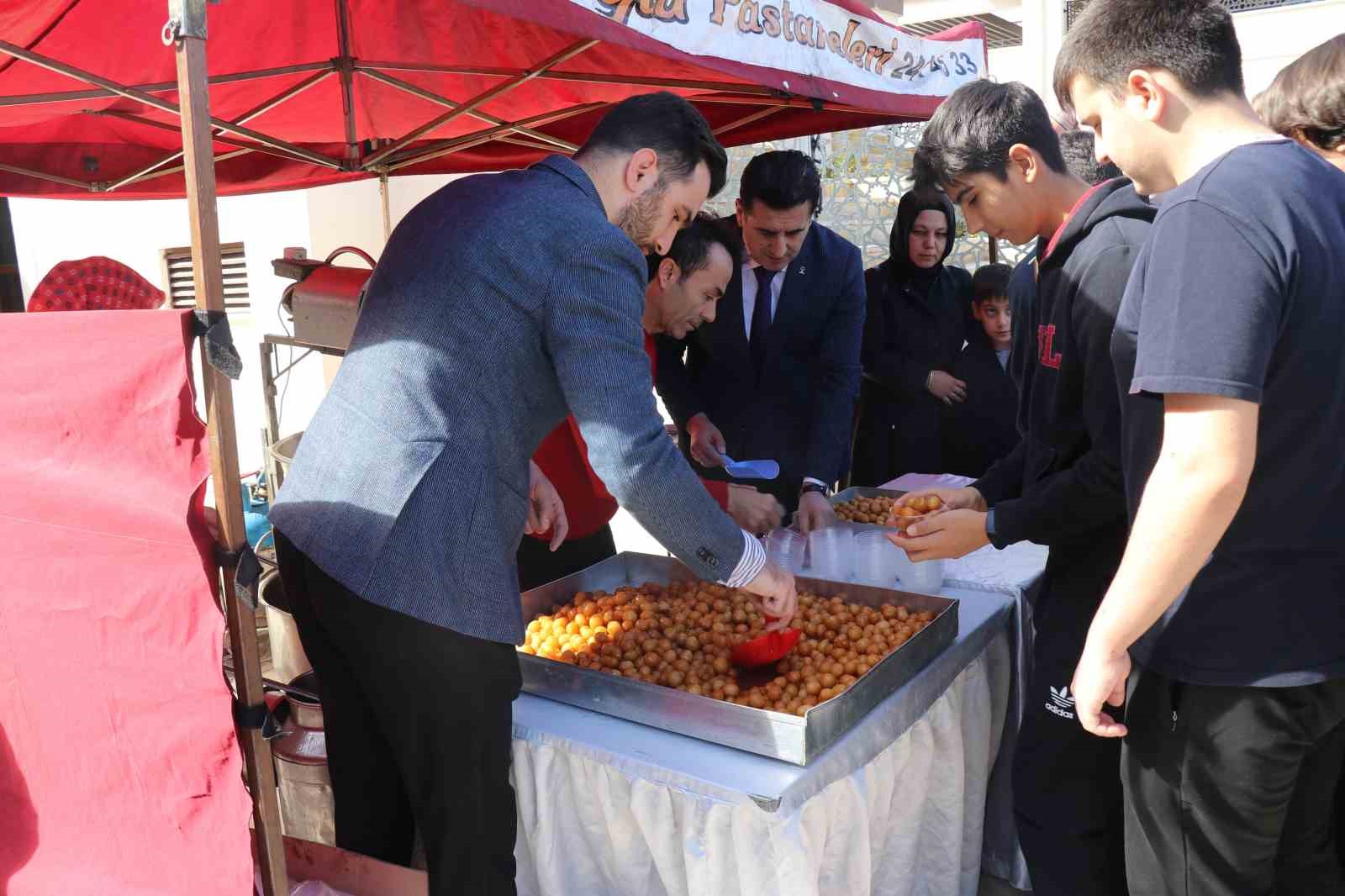 AK Parti Denizli Teşkilatı, TUSAŞ şehitleri için lokma hayrı yaptı
