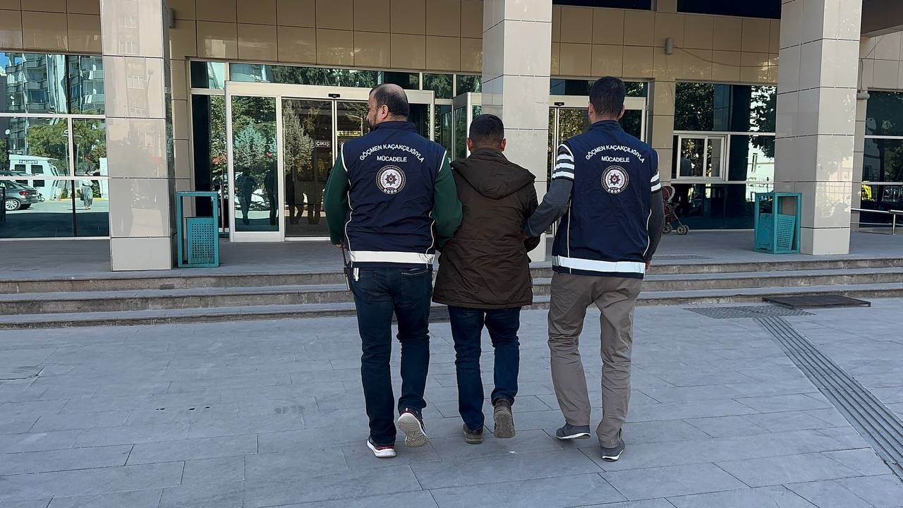 Kilis’te 18 göçmen ile yakalan organizatör tutuklandı
