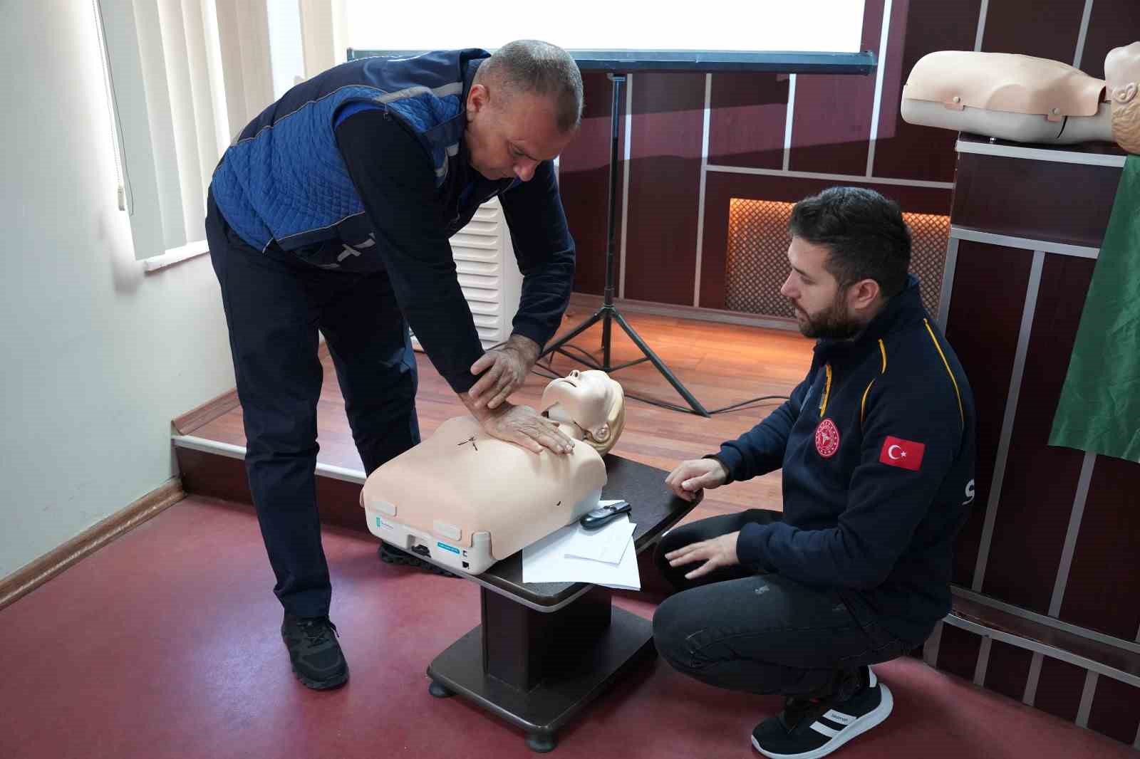 Kahta Belediyesi personeline ilk yardım eğitimi
