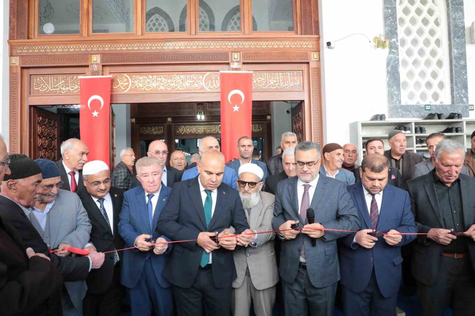 Ağrı Merkez Cami resmi olarak hizmete açıldı
