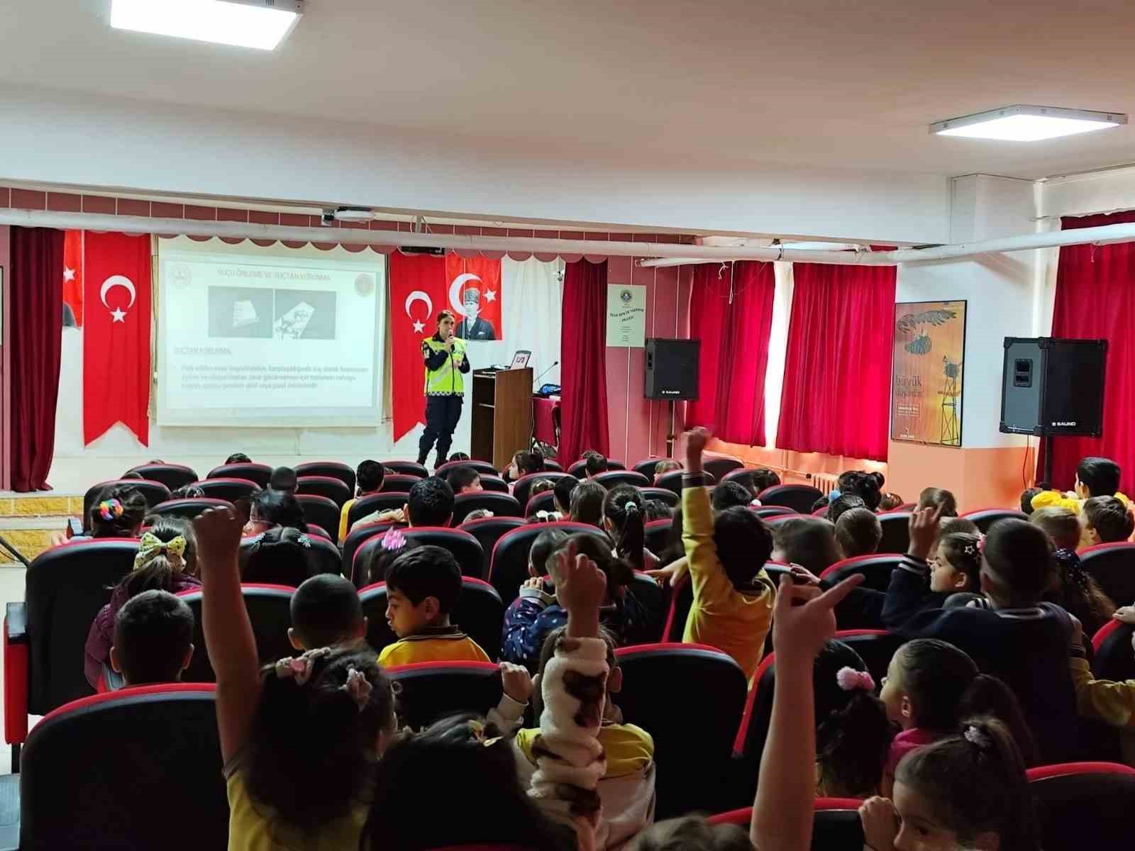 Yalova’da jandarmadan çocuk ve kadınlara yönelik eğitim
