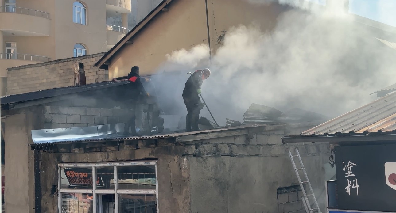 Yüksekova’da bir iş yerinde yangın çıktı
