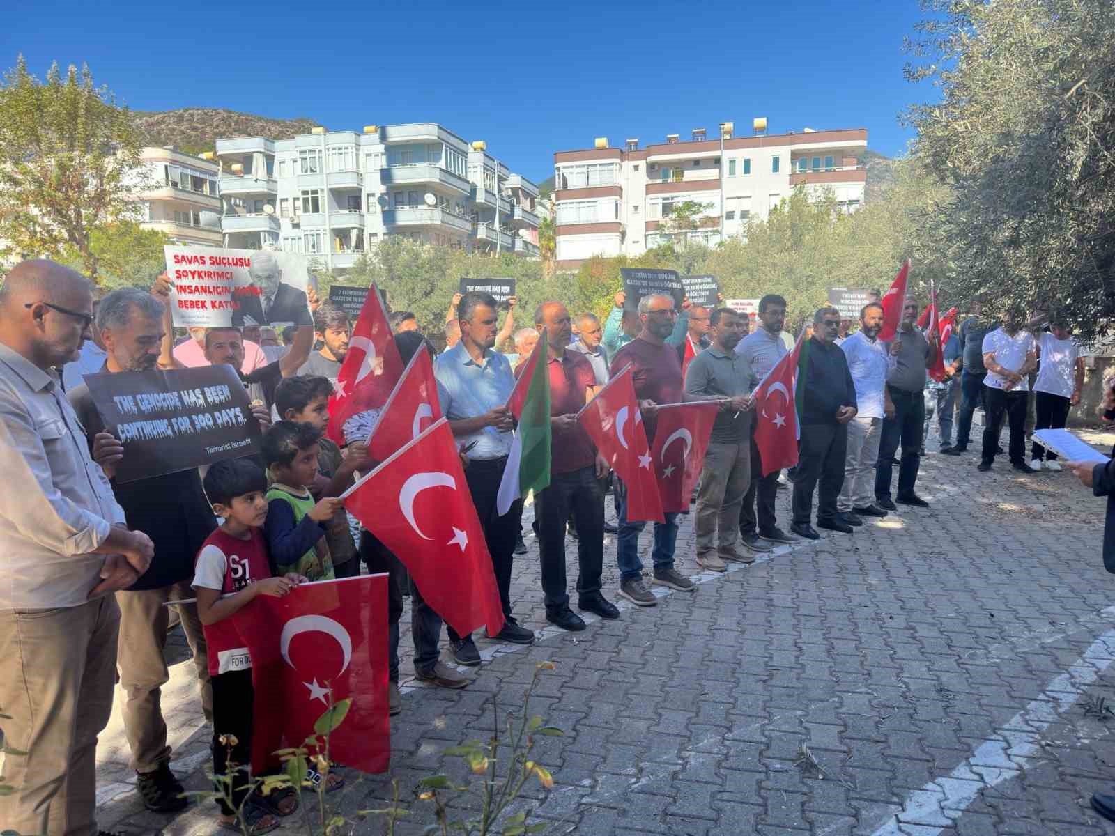 Alanya’da şehitler için gıyabi cenaze namazı kılındı
