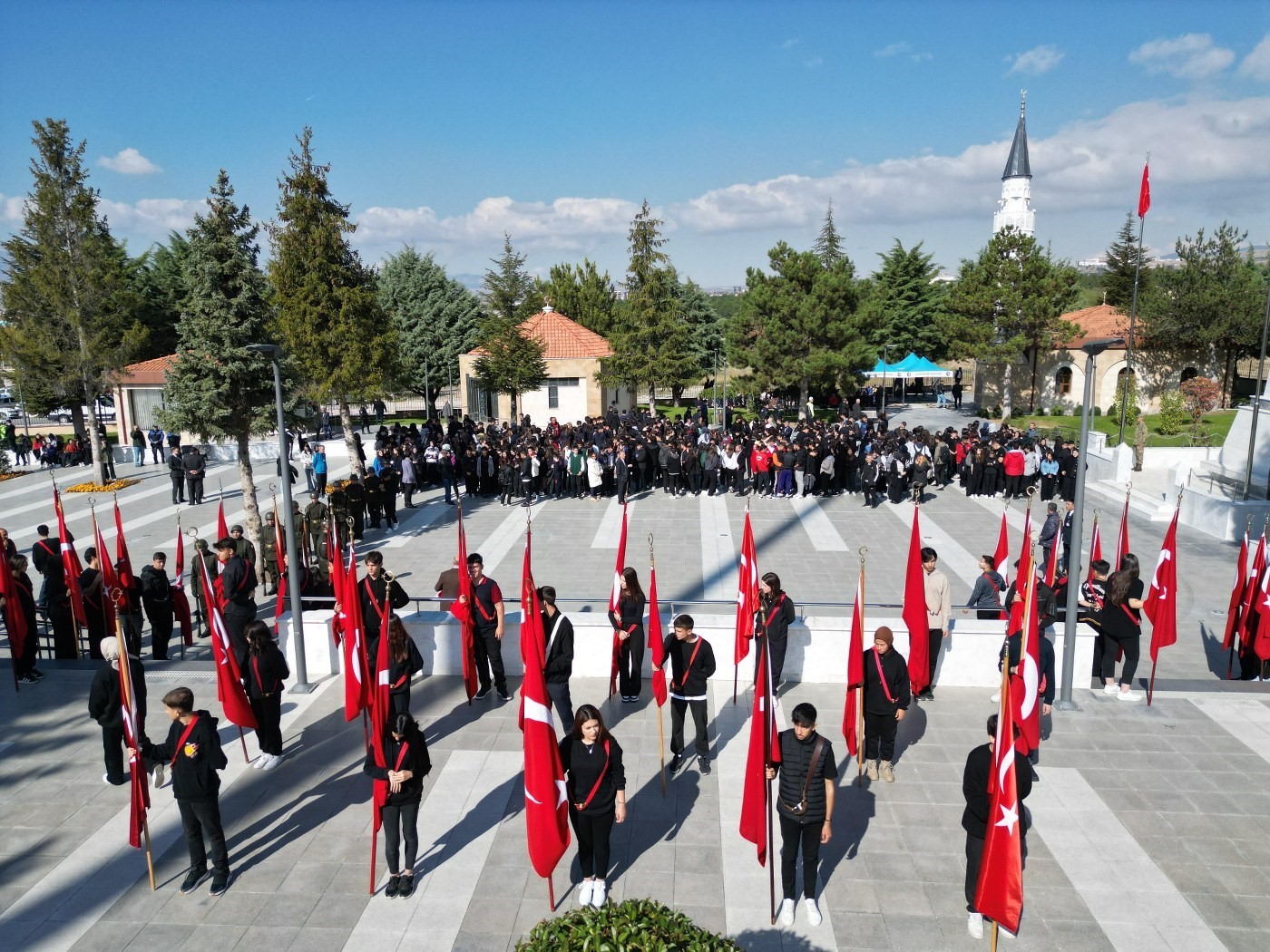 Şehitler için dua edildi, karanfiller bırakıldı
