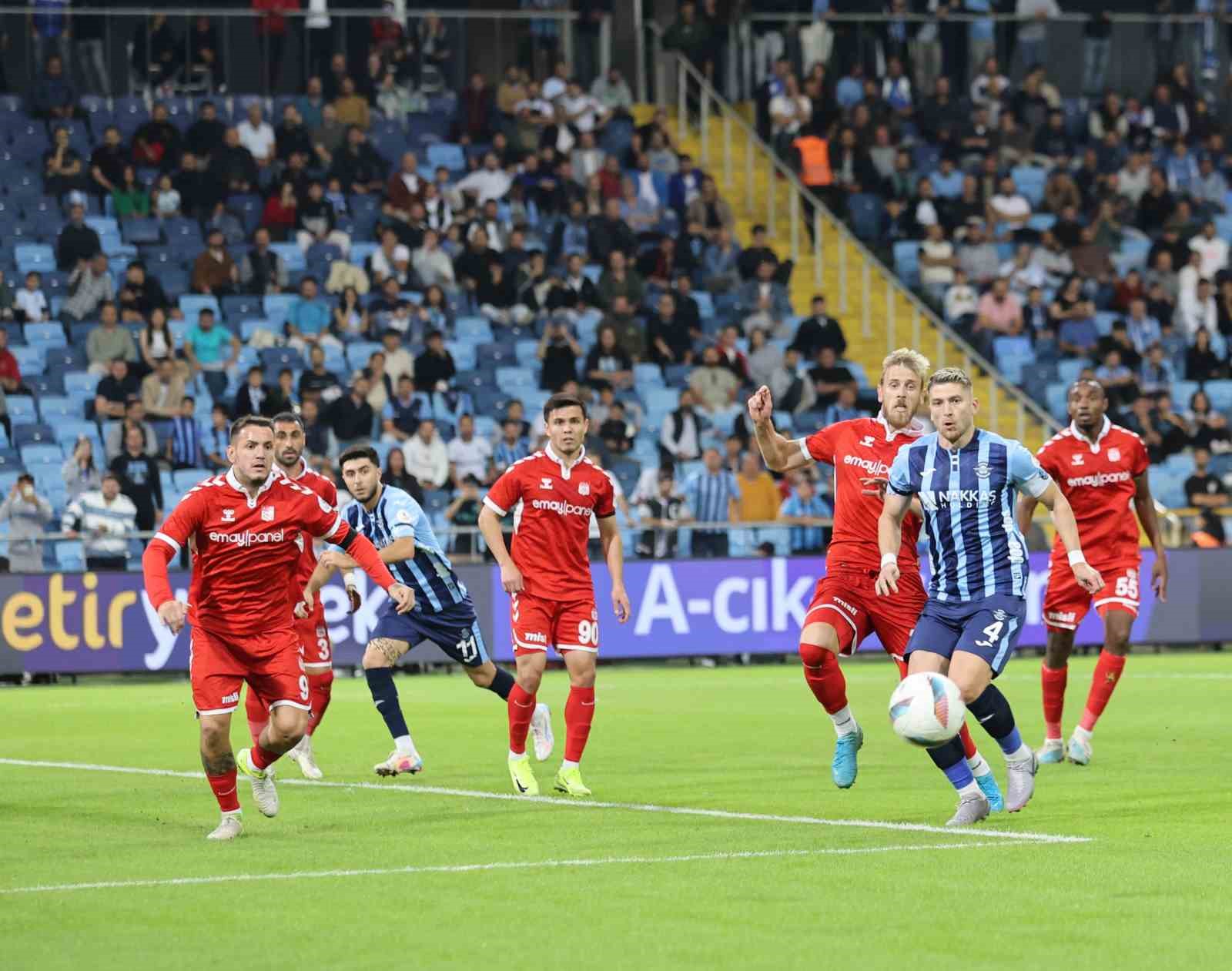 Trendyol Süper Lig: Adana Demirspor: 2 - Sivasspor: 1 (İlk yarı)
