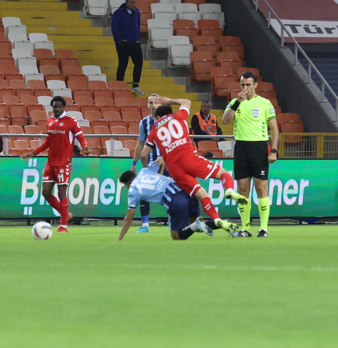 Trendyol Süper Lig: Adana Demirspor: 2 - Sivasspor: 1 (İlk yarı)
