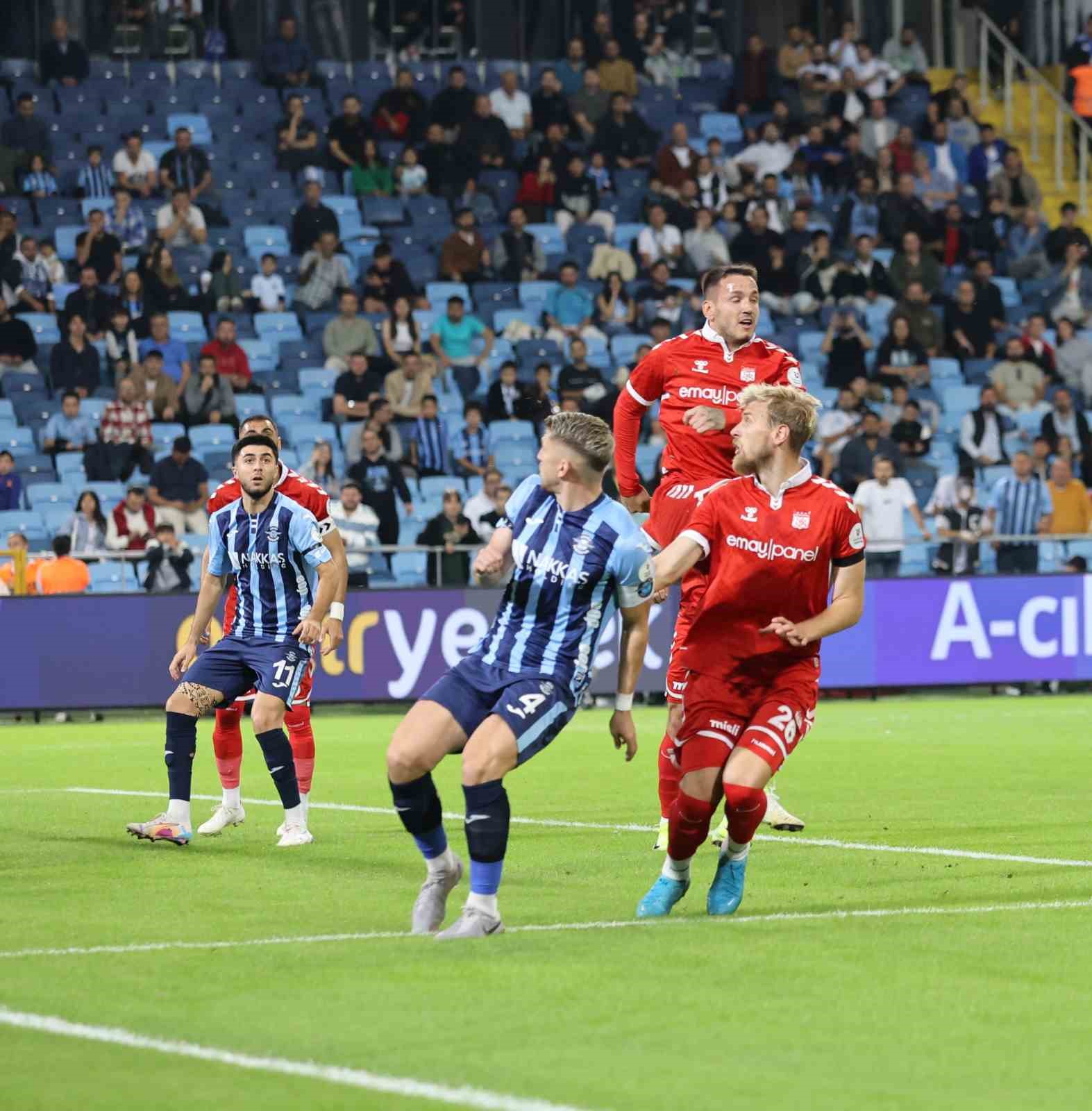 Trendyol Süper Lig: Adana Demirspor: 2 - Sivasspor: 1 (İlk yarı)
