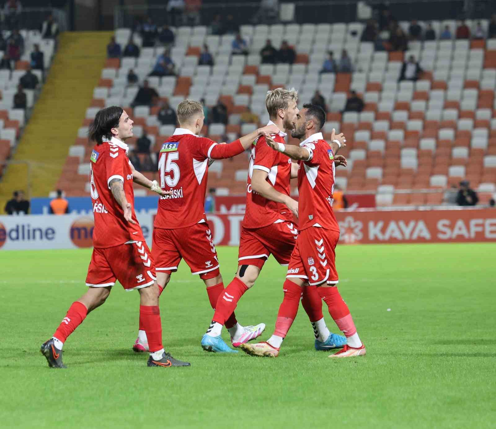 Trendyol Süper Lig: Adana Demirspor: 2 - Sivasspor: 4 (Maç sonucu)
