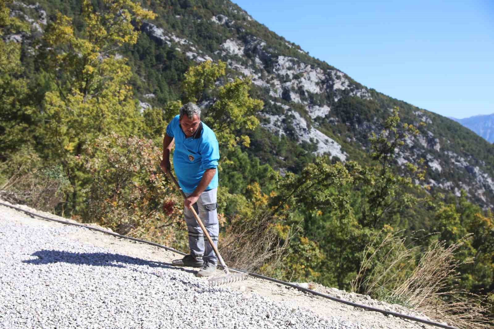 Alanya Belediyesi mahalle asfalt çalışmalarına başladı
