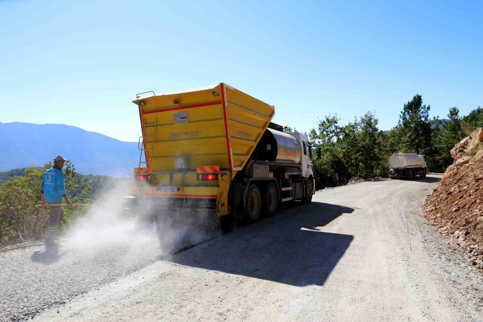 Alanya Belediyesi mahalle asfalt çalışmalarına başladı
