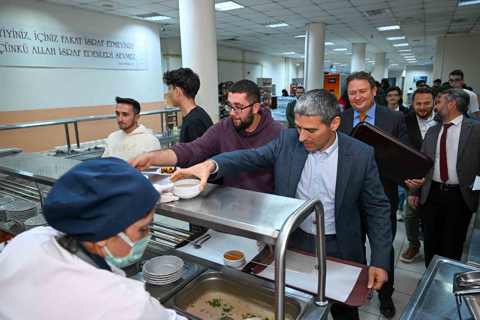 Vali Aktaş öğrencilerle bir araya geldi
