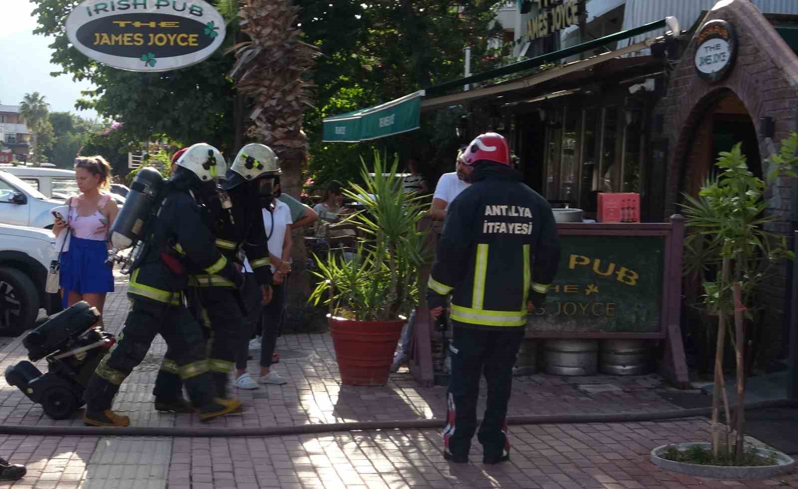 Antalya’da suit oteldeki yangın büyümeden söndürüldü
