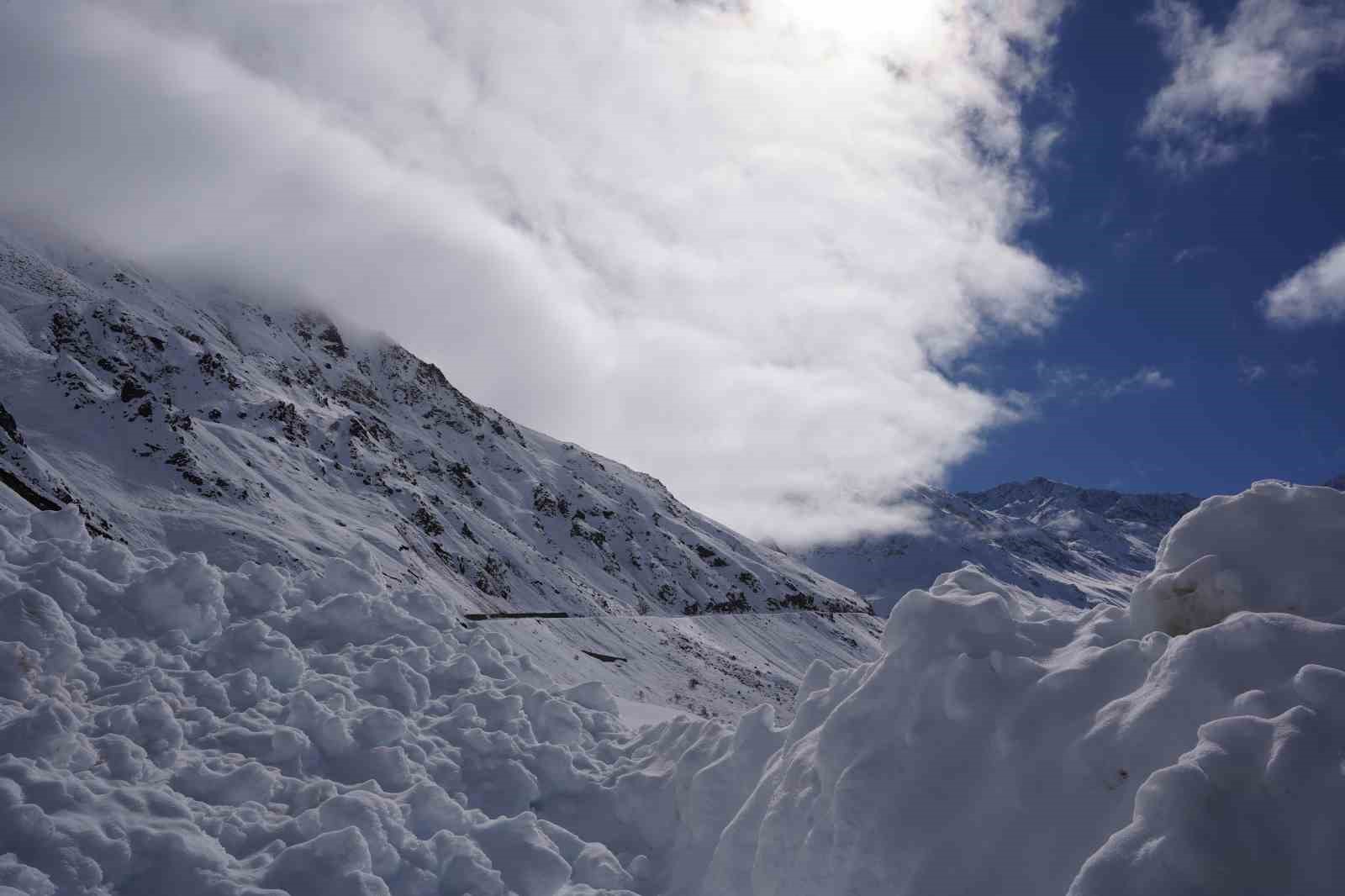 Rize’nin karlı yaylalarından kartpostallık görüntüler
